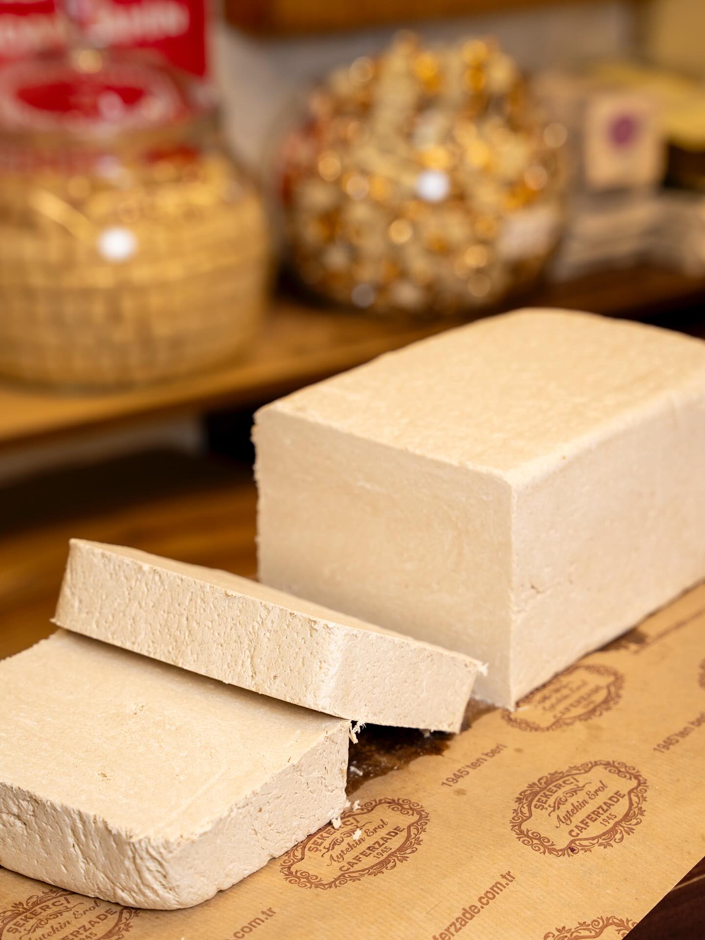 En sade haliyle bile etkileyici: Tahin Helvası! 💫
📍Üsküdar Merkez İmalat
📍Üsküdar Balıkçılar Çarşısı
📍Kadıköy Balıkçılar Çarşısı
#ŞekerciCaferzade #Üsküdar #Kadıköy #TahinHelvası