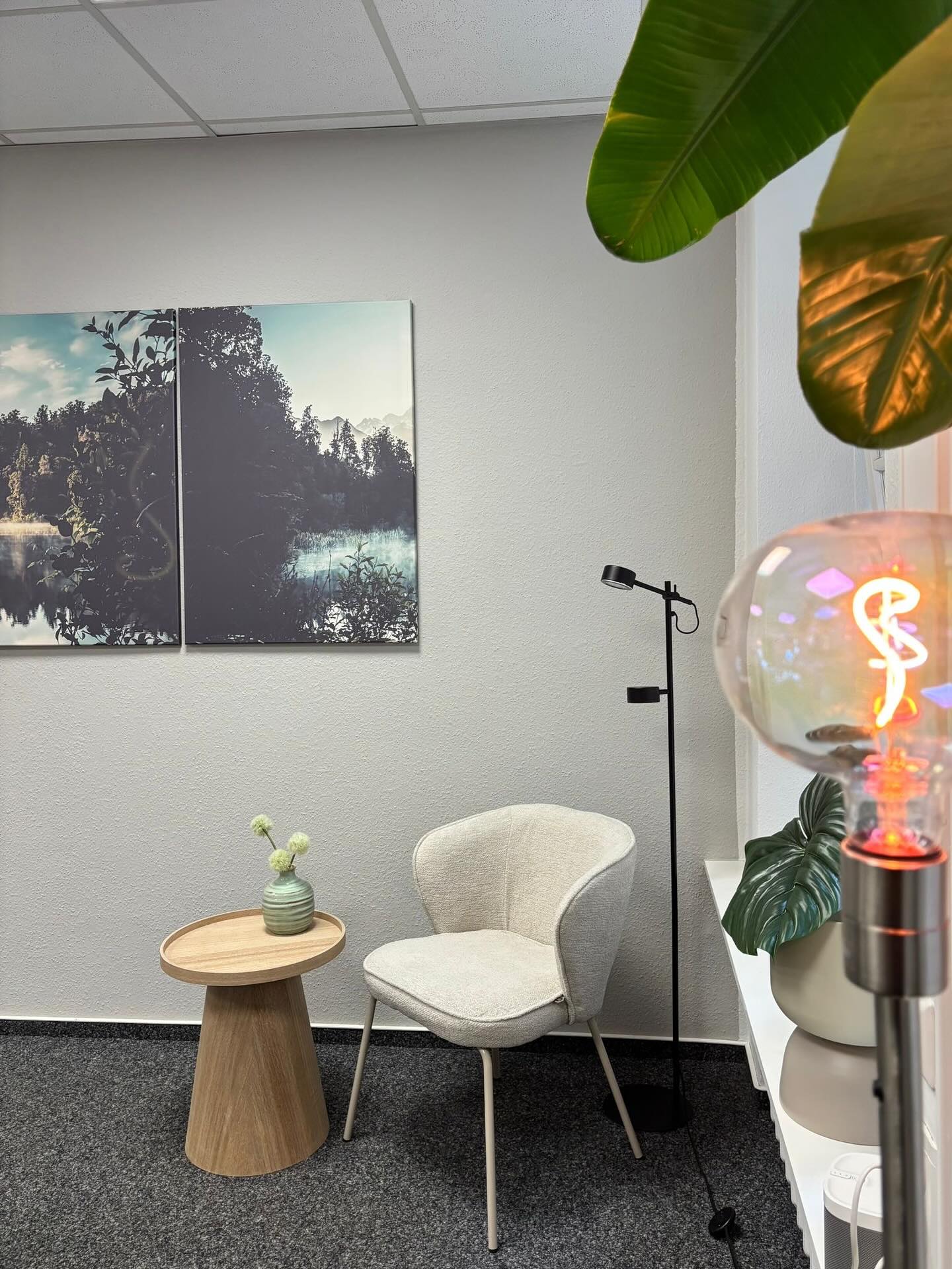 Mehr Raum für Gesundheit in Mannheim!
MEIER Chiropraktik wurde erweitert und neu strukturiert – jetzt gibt’s mehr Platz für Ruhe, Orientierung und Therapie auf höchstem Niveau.
📍 Mannheim | 450 m² | 12 Behandlungsräume
- Erweiterung durch angrenzende Büroeinheit
- Fertigstellung in Rekordzeit
- Design mit natürlicher Atmosphäre & persönlicher Note
Funktion & Wohlfühlfaktor im perfekten Einklang.
#Mannheim #InteriorDesign #Chiropraktik #Umbau #RaumFürGesundheit #BPProjekte #Praxisdesign #Architektur #Innenarchitektur #Wohlfühlräume #interiordesign #brustpartner #design