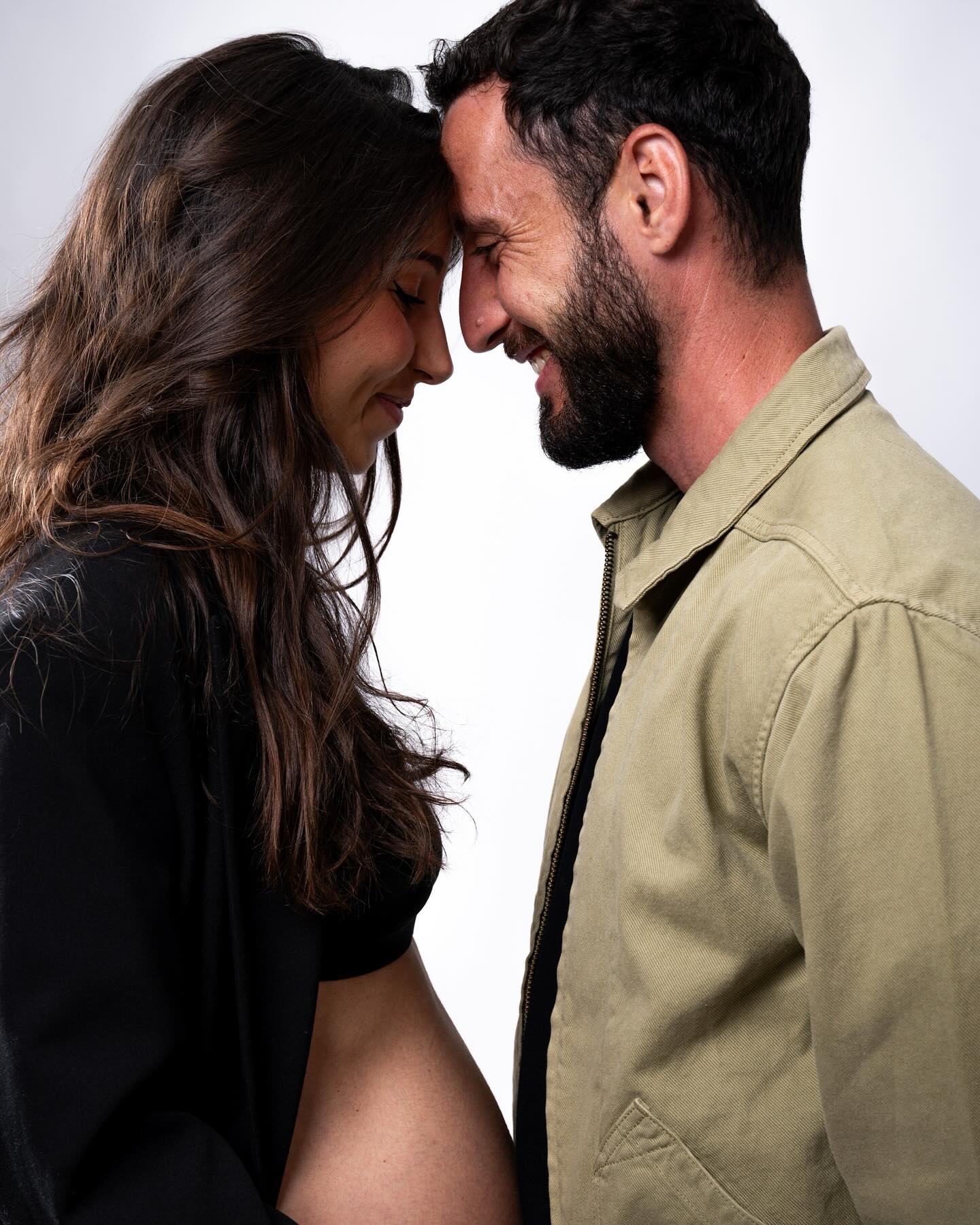 ✨ Élodie et Julien ✨
Dans le calme du studio, entre sourires et silences pleins de sens, j’ai eu la chance de capturer ces échanges. Ce shooting est à leur image : tendre, vrai, rempli de complicité et d’amour pour ce bébé qui arrive début août. 🫶🏻
Merci à vous deux pour votre confiance 💛
.
.
.
#shootinggrossesse
#shootinggrossessetoulouse
#grossessetoulouse
#shootinggrossessestudio