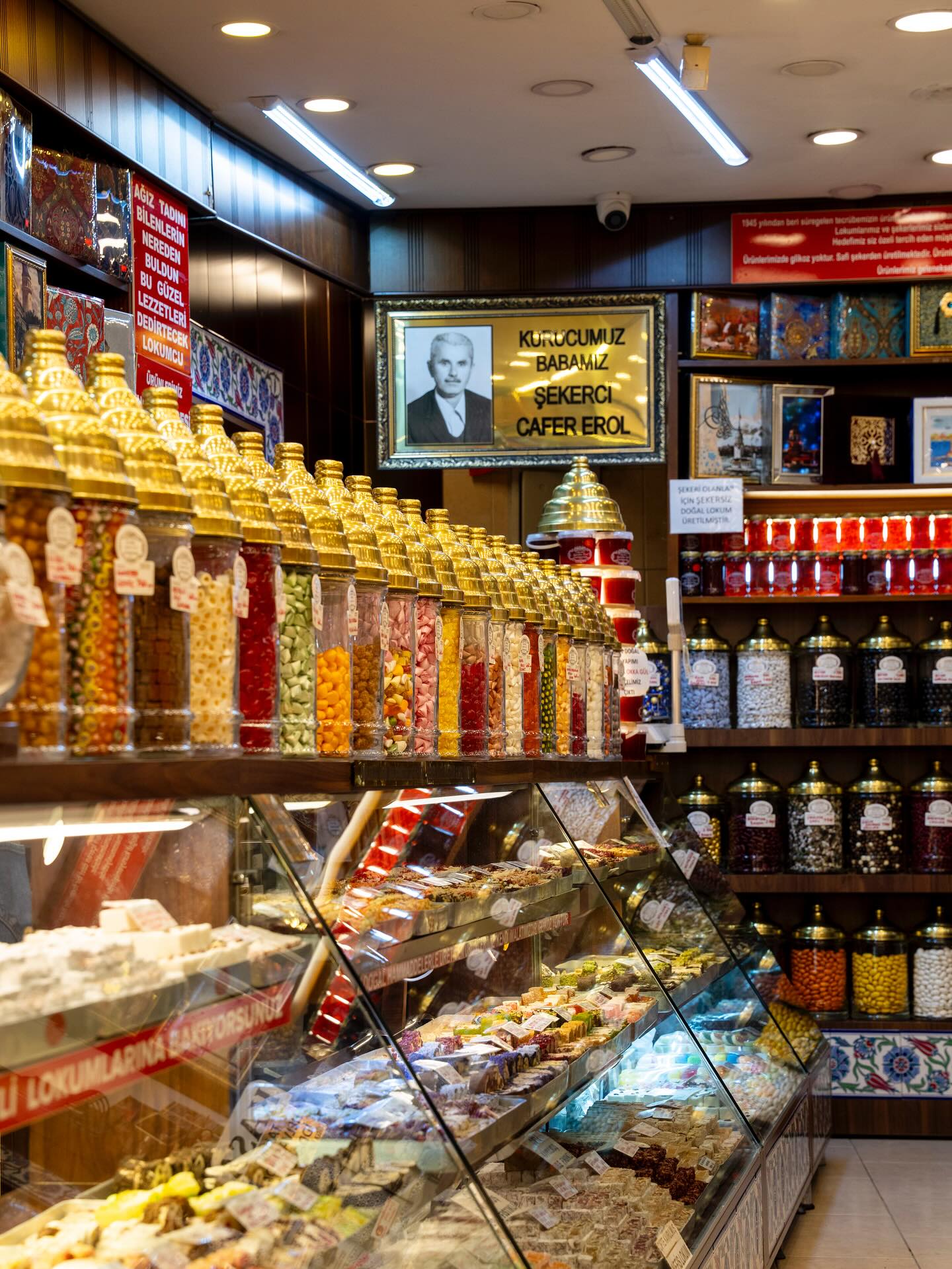 Gelenekten bugüne bir tatlı hikaye: Şekerci Caferzade! 🍬
📍Üsküdar Merkez İmalat
📍Üsküdar Balıkçılar Çarşısı
📍Kadıköy Balıkçılar Çarşısı
#ŞekerciCaferzade #Üsküdar #Kadıköy