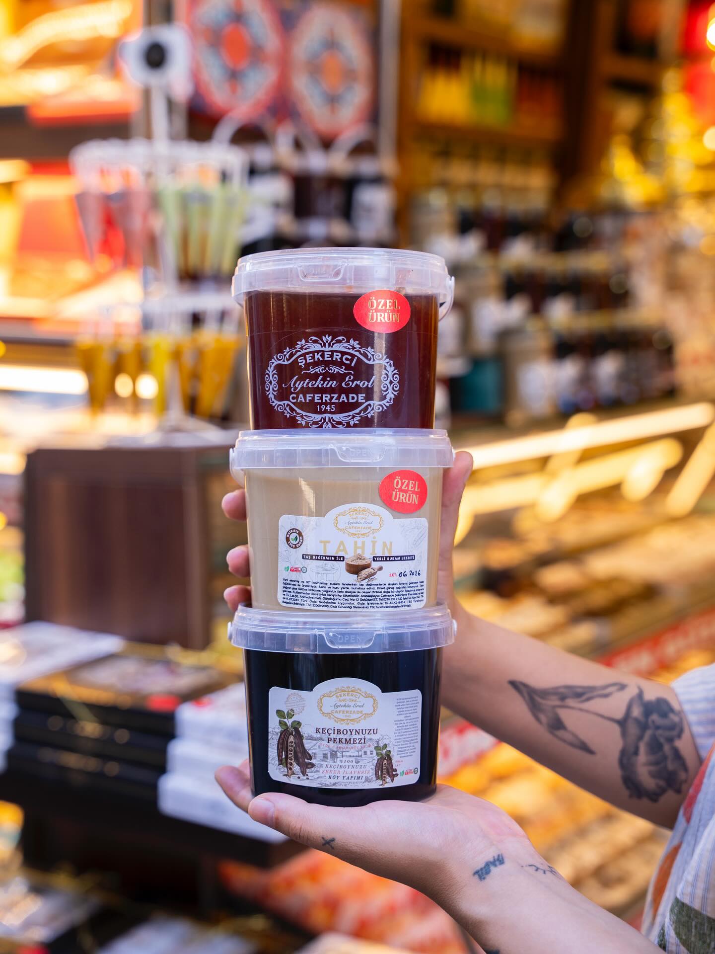 Üçlü tam set: Geleneksel tat, doğal içerik, Caferzade imzası. 🖋️
📍Üsküdar Merkez İmalat
📍Üsküdar Balıkçılar Çarşısı
📍Kadıköy Balıkçılar Çarşısı
#ŞekerciCaferzade #Üsküdar #Kadıköy