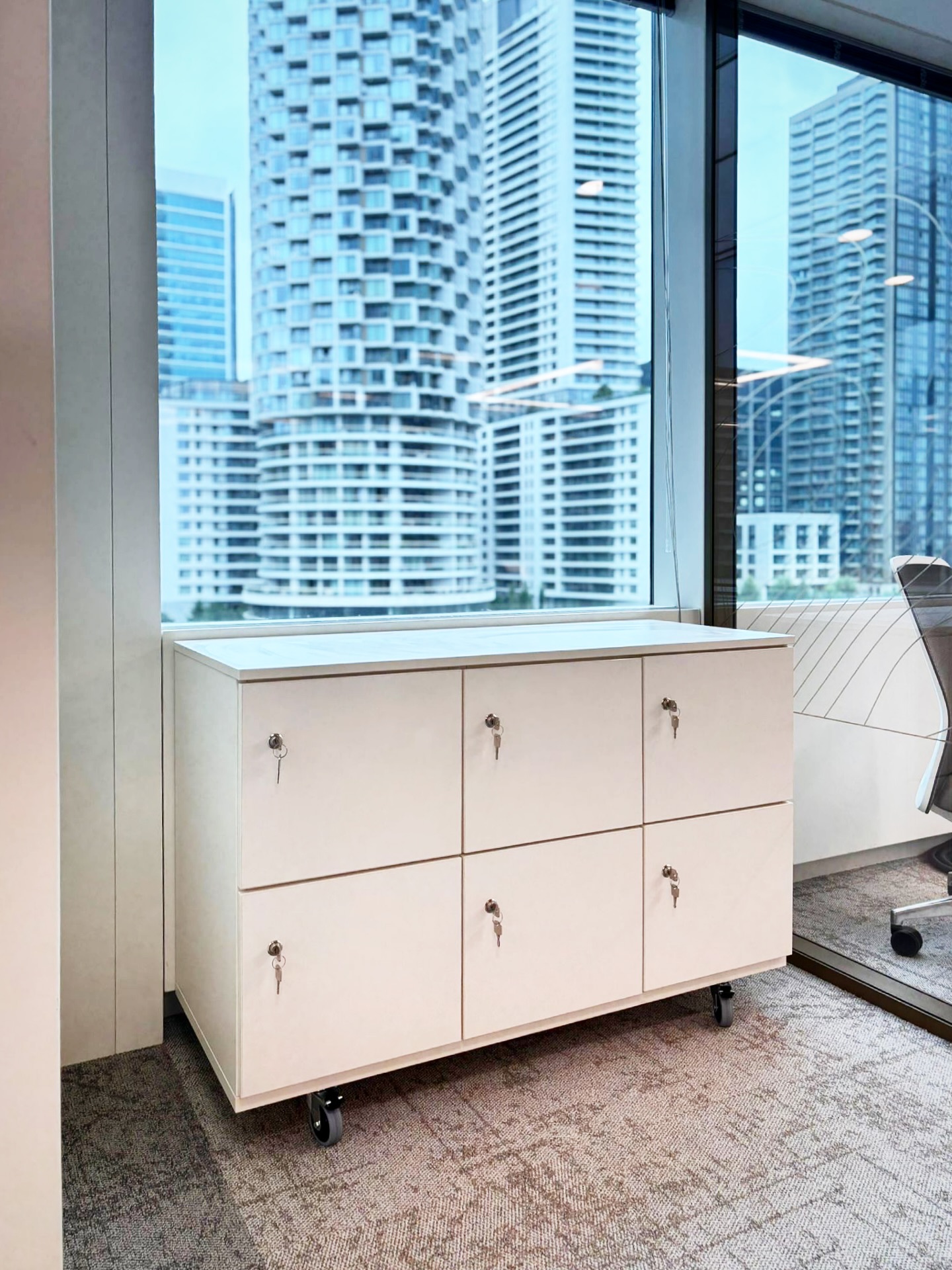 Personal lockers + dynamic spaces
With Freewall, personal storage needs can be achieved in the workplace with our top-quality locker units.
But, what if they could be easily relocatable too?
Office designs become flexible and adaptable - an optimal solution in today’s dynamic office environments.
#lockers
#flexibleoffice
#officedesign
#workplacedesign
#officefurniture
#storage
#storagesolutions
#storageideas
#freewall