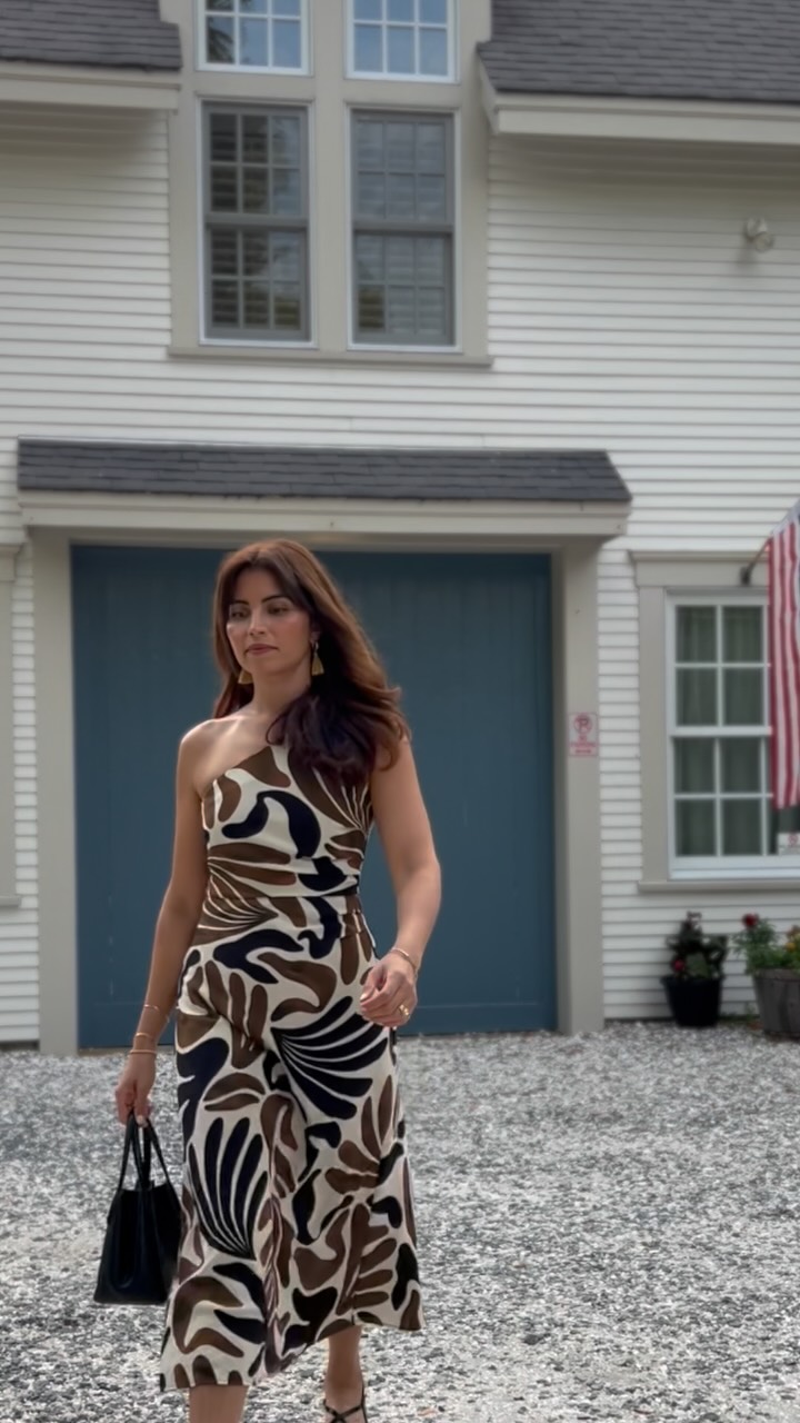 Outfit planning for a weekend in Cape Cod
Style goal: Summery, comfortable, polished.
Some of the activities I considered when planning outfits:
- Lunch followed by coffee and walking around the town
- Dinner at a formal restaurant
- Antiques shopping
I also double-checked the weather forecast. In this case, the weather was sunny and in the mid-80s F.
Planning my outfits this way makes packing easy. Instead of bringing random pieces of clothing, I focus on bringing complete outfits. During the trip, I know exactly what I’m wearing for each day or activity. #Outfitplanning #capecodoutfitinspo #intentionalwardrobe