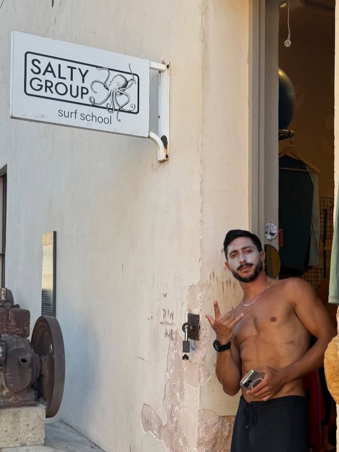 Salty Sunsessions surfers ๐ค๐พโ๏ธ @salty_group @idanmarom ๐คฉ all day surfing sessions โ๏ธ#surfzinc #nourishyourskin #coolskincare #realingredients ๐ค