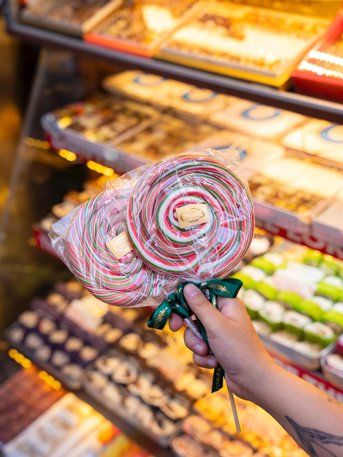 Küçükken hayalini kurduğumuz o şeker gerçeğe dönüştü! 🍭
📍Üsküdar Merkez İmalat
📍Üsküdar Balıkçılar Çarşısı
📍Kadıköy Balıkçılar Çarşısı
#ŞekerciCaferzade #Üsküdar #Kadıköy