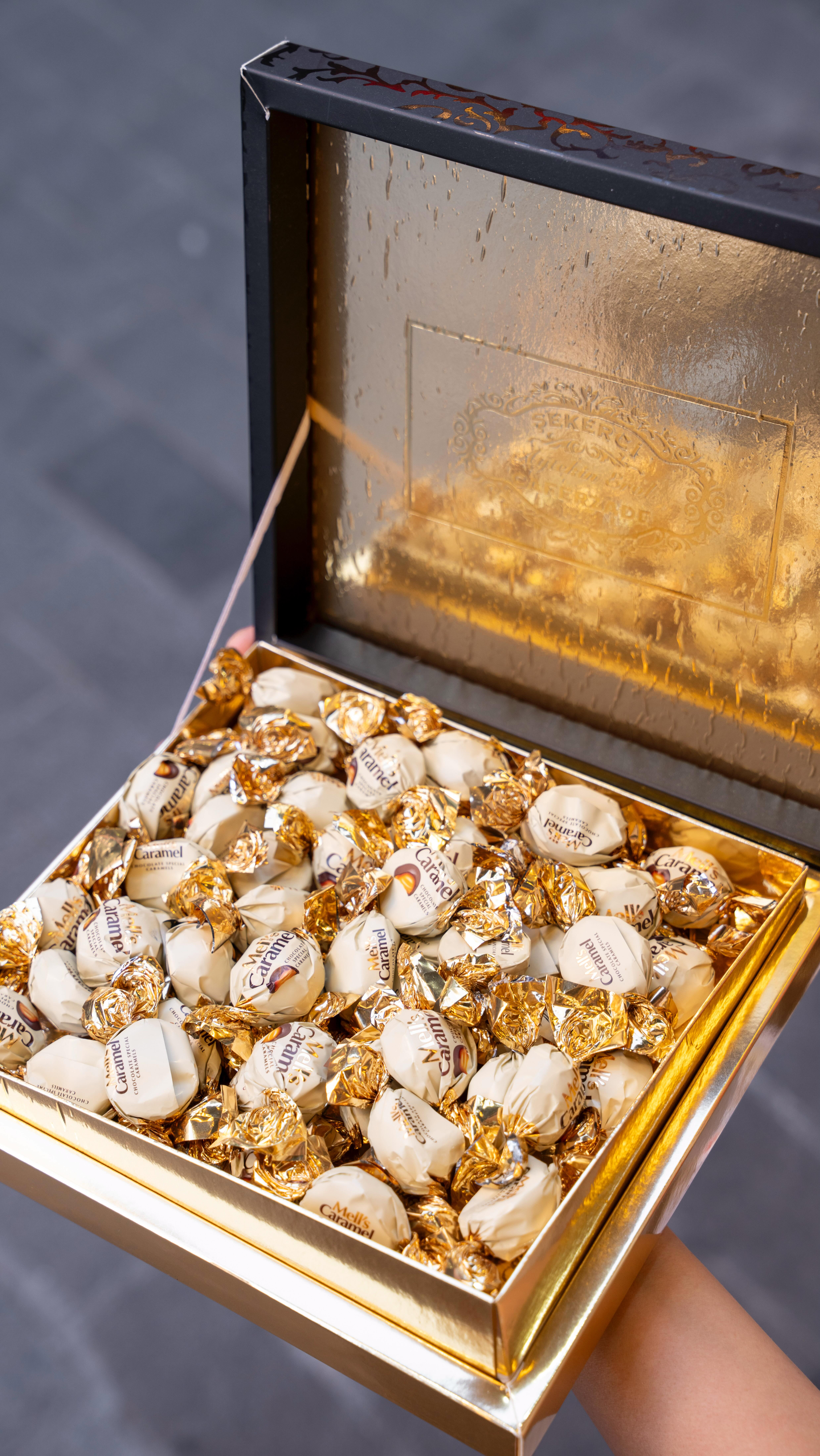 Tatlı krizinin en zarif çözümü: Karamelli Çikolata. ✨
📍Üsküdar Merkez İmalat
📍Üsküdar Balıkçılar Çarşısı
📍Kadıköy Balıkçılar Çarşısı
#ŞekerciCaferzade #Üsküdar #Kadıköy