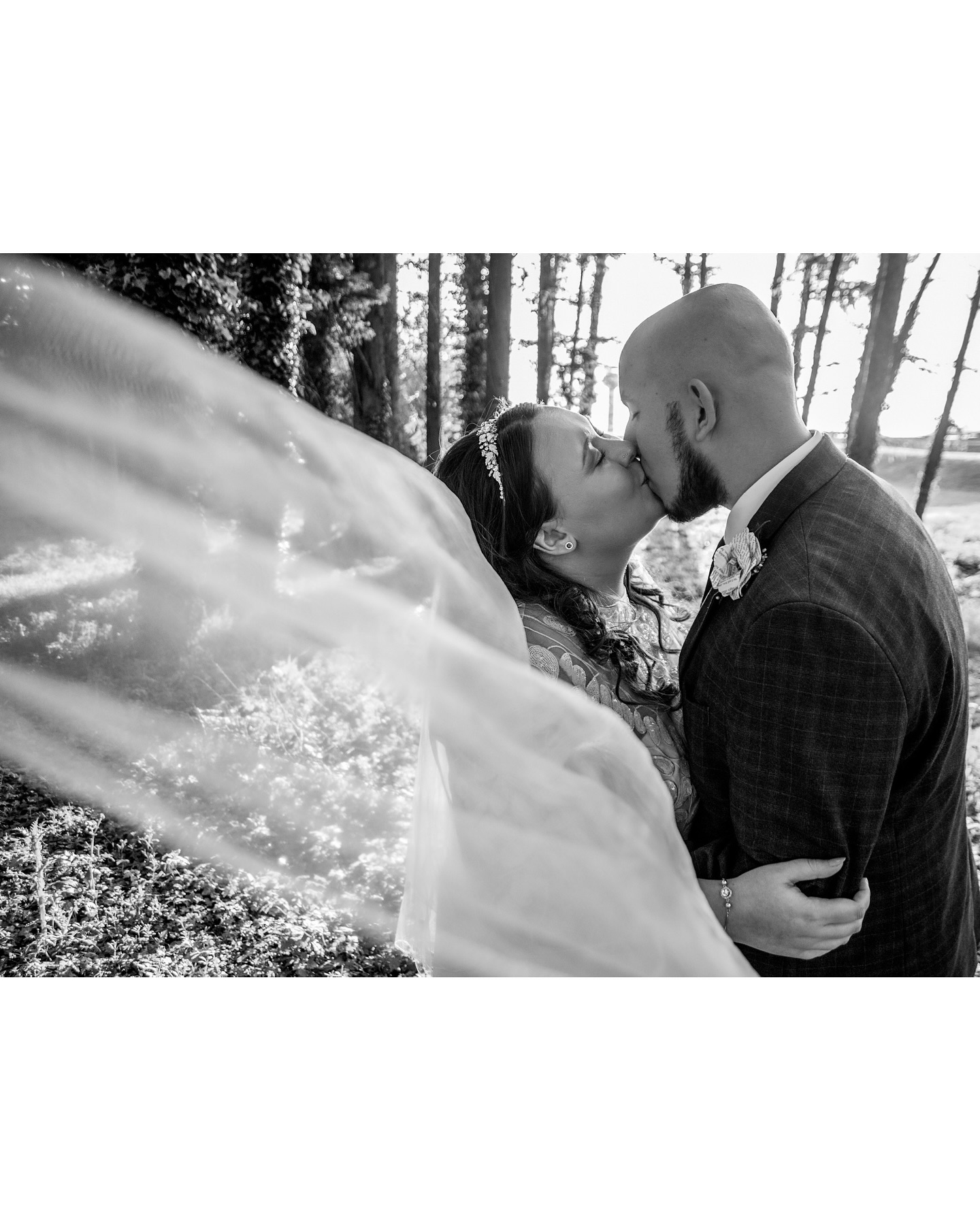 I'm so excited to be shooting a wedding again this weekend. Throwing myself back into this crazy world that I love! After having two babies!
I'm currently having a look through past weddings and I just have to reshare this beautiful golden hour shoot with Ash and Chloe from their wonderful wedding.
Photographer @onemoment.uk
#weddingphotographer #eastmidlandswedding #goldenhourwedding #brideandgroom #ukweddingphotographer #eastmidlandsphotographer #weddingportraits #goldenhourphotography #weddingmoments #weddingportrait #romanticlight #ukwedding #weddingdetails #brideandgroomportraits