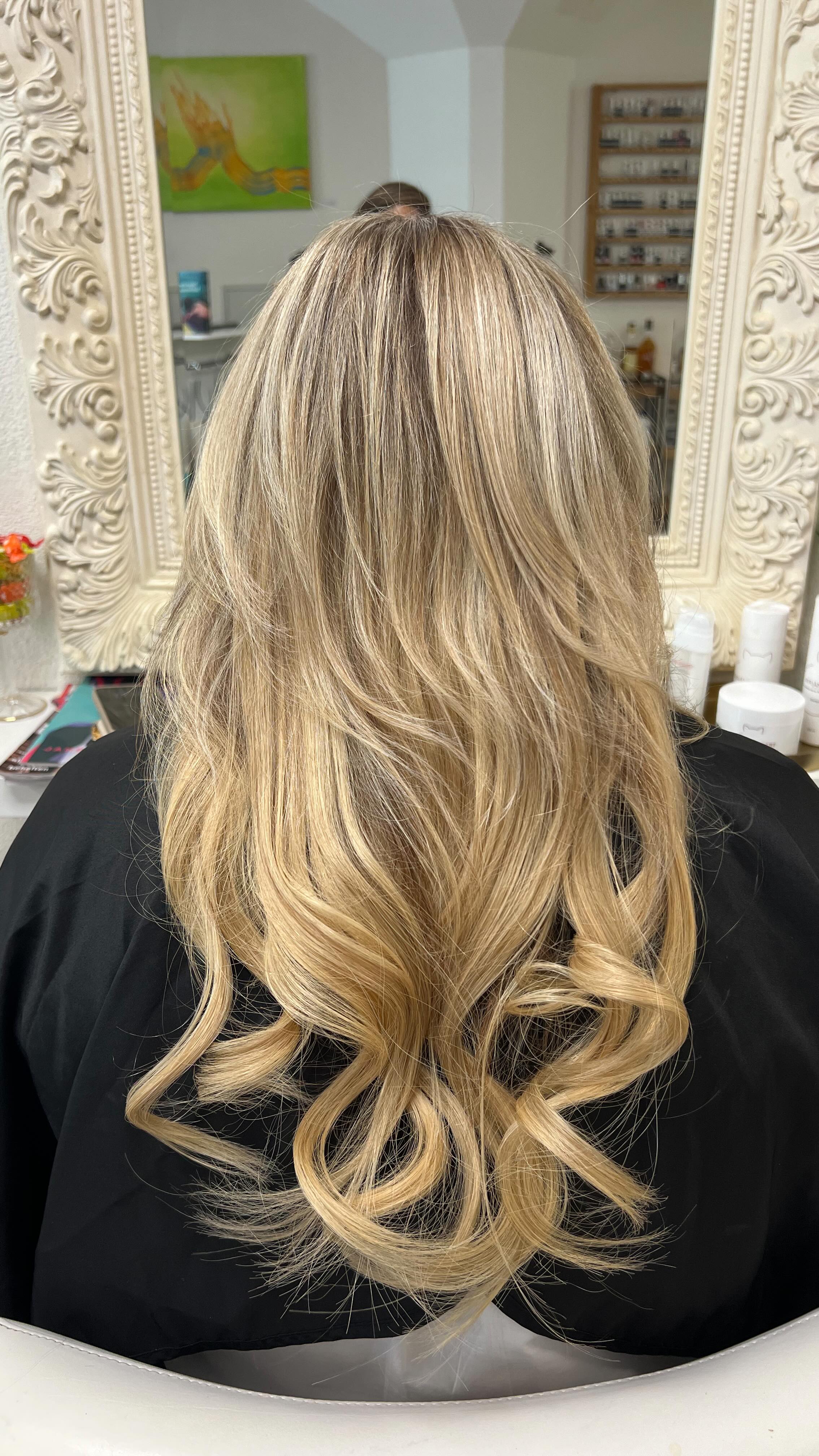 Feines Haar, kaum Fülle – kennst du das?
Und jetzt? Mehr Glanz, mehr Volumen, mehr DU 💛
Wir haben hier zwei Reihen Extensions gesetzt, dazu frische Strähnen und sanfte Waves ✨
Das Ergebnis: Natürlich. Füllig. Und einfach WOW.
Du willst das auch?
➡ Dann buch dir jetzt ganz einfach deine Beratung online –
geh auf Online-Buchung und wähle “Beratung” aus.
Wir zeigen dir, welche Methode zu dir & deinem Haar passt 💬
📍Bel Hair – Rosenstrasse 6, Küsnacht
⸻
#VorherNachher #FeinesHaar #ExtensionsSchweiz #BlondeVibes #Haarverlängerung #Wunschkunden #Verwöhnerlebnis #GlanzMomente #mehrfülle #strähnenliebe #HairInspo #Küsnacht #belhairküsnacht #OnlineBuchung #jetztberatungbuchen