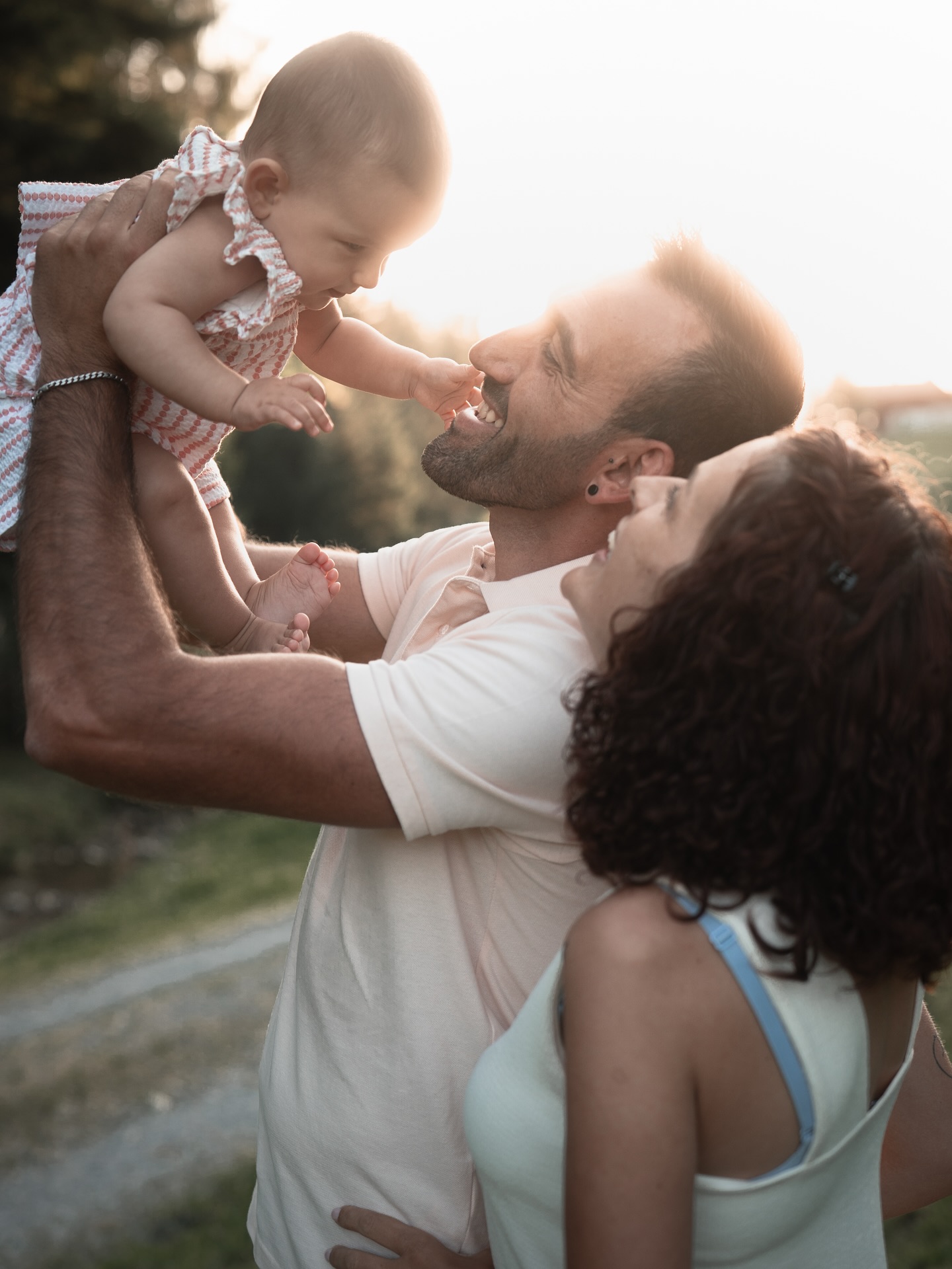 F A M I L Y L O V E 🤍
So viel Liebe in einem Bild – dankbar, solche Momente festhalten zu dürfen. Jede Umarmung, jedes Lächeln, jedes Detail erinnert daran, wie wertvoll Familie ist. Für diese Augenblicke schlägt mein Fotografenherz besonders laut. 🤍
#dankbar#fotografie#schmerikon#photography#familienfotografie#fürimmer