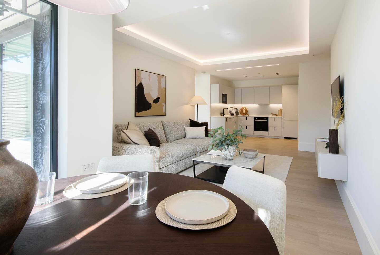 Light, volume, and standout design.
Whether you’re hosting friends or enjoying a quiet night in, the open-plan kitchens and dining spaces at ArtScene are made for modern living with every detail designed to impress.
For more information, contact our agents:
@core.london @jamielester