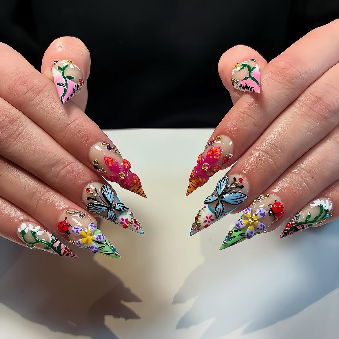 Welcome to my “Secret Garden” 🌿🌸
.
.
#melbournenails #nailsmelbourne #australia #flowernails #nailart #acrylicnails