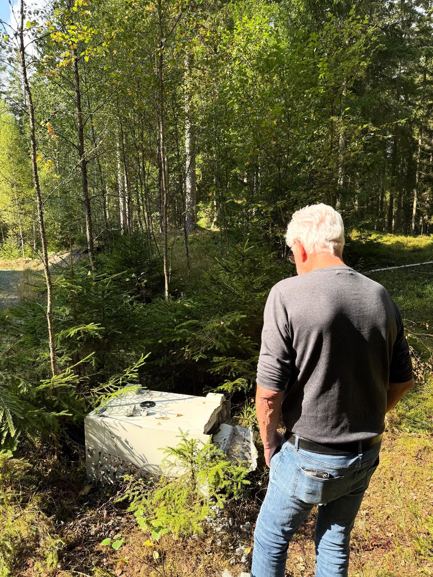 UPPDATERING‼️
7/9 - Kassaskåpet hittas en bit från Hökön i ”Skogen”, 15 min från Granada.
De har valt att ta med sig alla orkesterböcker & nycklar, men kastat ut det andra i skogen.
Vi hoppas fortfarande att få återse böckerna och erbjuder nu hittelön!
Tack återigen för det stora engagemanget. Fortsätt ha ögon & öron öppna och dela! 🙏🏼
(Inbrott - 19/8 runt kl. 02:37. Tranebodavägen 31, 283 71 Lönsboda)
#granadalönsboda #folketspark #lönsboda