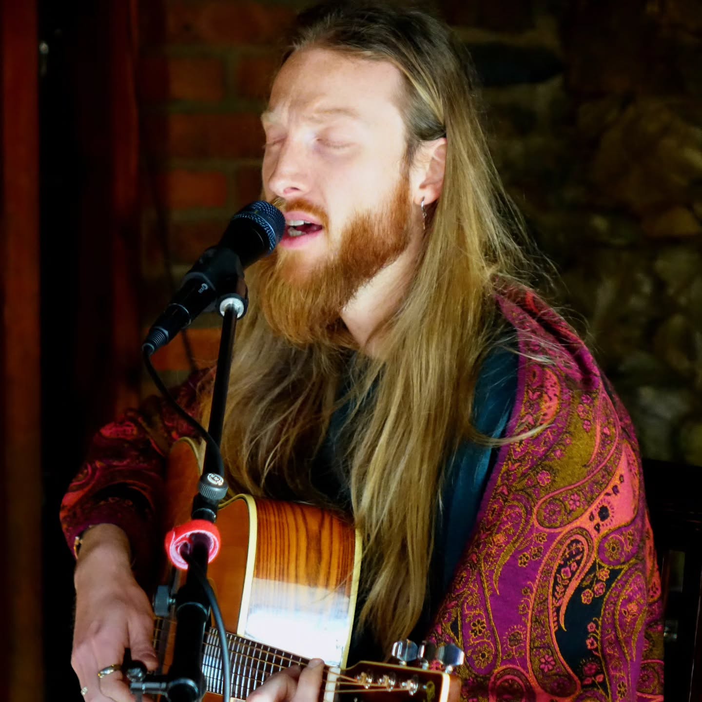 1:30 TOMORROW @hopscotchballarat
This pic is from @odessa_leavers_hotel last Sunday. It was a fantastic afternoon of folk and blues music. Head out to Creswick and support this venue, they're doing wonderful things for live music.
It was a pleasure to share the stage with: @100_moods_music
@peterwilliamallan
@blues_fusion
@gonewesterly
@orcaread
#folkmusic #gig