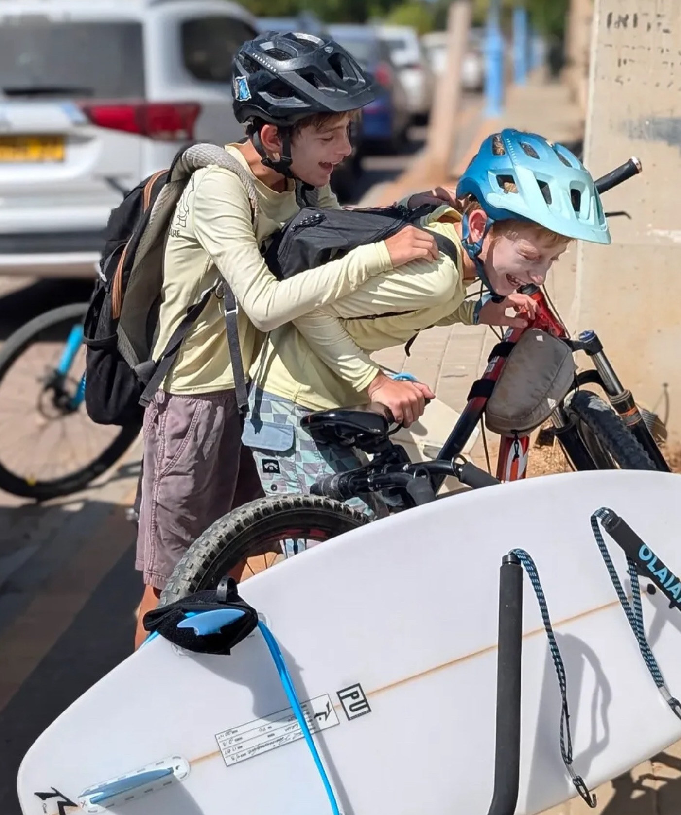 Just another Sunsessions day โ๏ธ๐งก#surfbuddy #brothers #surflifestyle #beachlifestyle #einhayam ๐ค๐พ๐งก