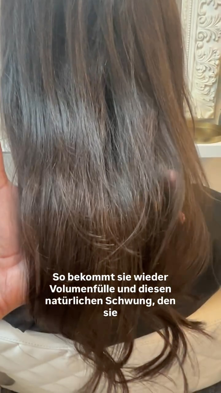 Hast du feine, kraftlose Haare und weißt nicht, was du damit anfangen sollst? 🤔
Du bist nicht allein – viele Frauen kommen mit genau diesem Gefühl zu mir.
Mit nur einer Reihe Waves bekommst du wieder Volumen, Schwung und dieses „Wow“-Gefühl im Spiegel ✨💖
👉 Buche jetzt deine Beratung online oder per DM und erlebe selbst, wie sich deine Haarfülle verändert.
📍Bel Hair
Rosenstrasse 6
8700 Küsnacht
#vorhernachher #extensionszürich #belhairküsnacht #extensionsprofi #haarpflege #traumhaare #luxuryhair #haarliebe #wunschkundin #verwöhnerlebnis #zürich #küsnacht #hairgoals #hairtransformation #haarverlängerung