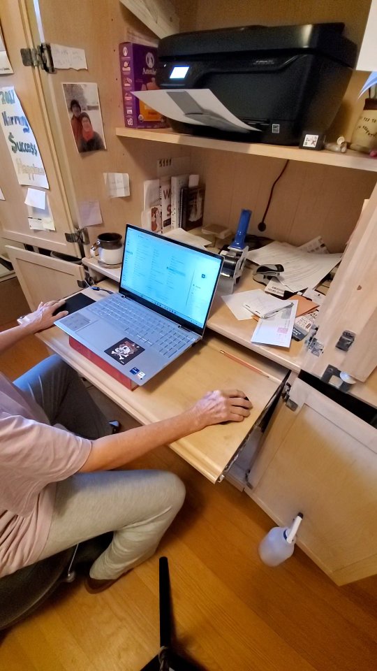 New mini series--Behind The Scenes
What you don't see when you look at my scarves.
#CraftFairOfTheSouthernHighlands
#MeetTheMakers
#HandmadeInAppalachia
@craftguild