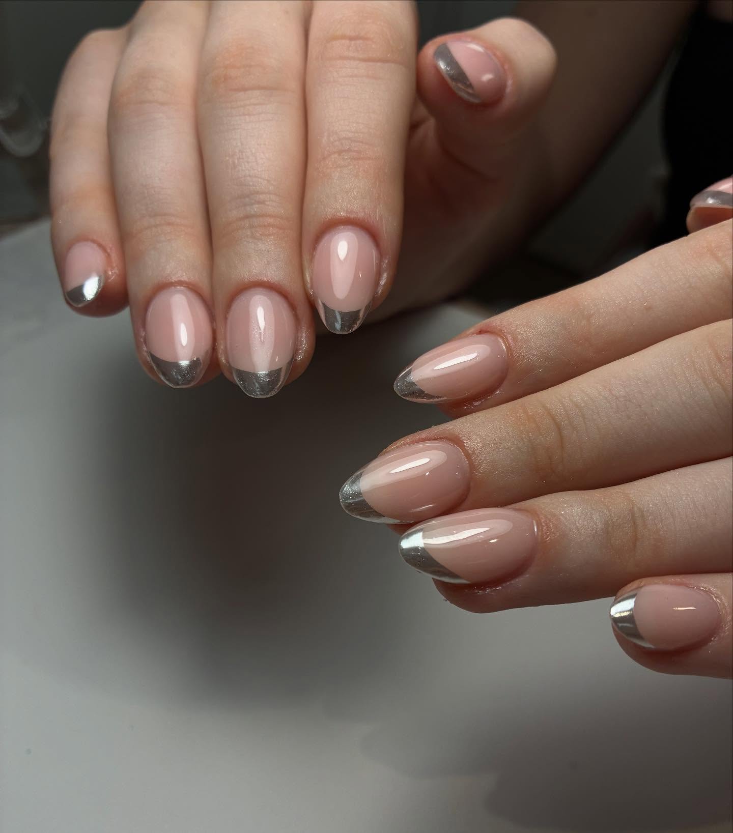 French with silver chrome 🩶
.
.
#frenchnails #buildergel #chromenails #melbournenails #nailsmelbourne #nailart