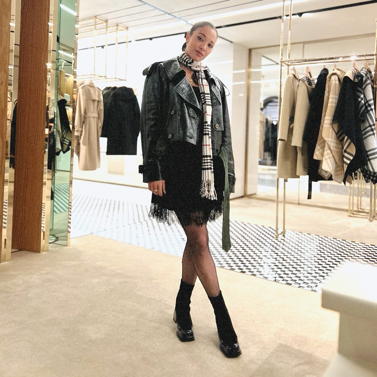 What a great evening with @eywafrica a wonderful charity and inspiring work ! @burberry 💙
‘Fashion that protects- Fashion that empowers’ ✨
#charityfundraising #fashion #burberry #eywafrica