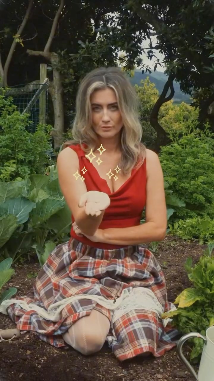 Prepy, Prepy, quite contrary,
How does your skincare glow? 🪴👩🌾
Obviously with a the four step routine, duh.
@milkshake_nz ~ @georgia.mackie
#maxandlouie #prepy #skincare #skinprep #nzskinprep #prepybymaxandlouie