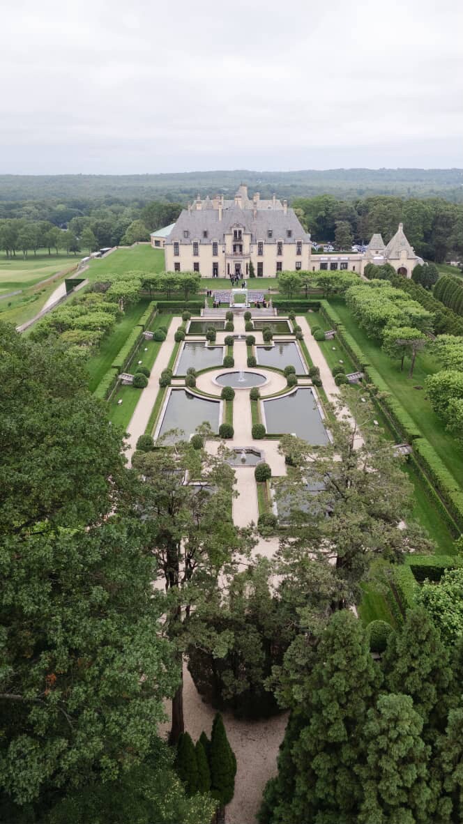 A romantic pink floral affair with butterfly elegance at Oheka Castle 🦋🌸 @brooke.labonski
Planner: @shindigsbysheril
Venue: @ohekacastle @oheka_weddings_and_events
Design & Florals: @bircheventdesign
Photo & Video: @fredmarcusstudio
Content Creator: @everbridalcontent
Hair: @fluffmebyfania
Makeup: @bridesbystephanieperez
Stationary & Printables: @glowpapercompany
Bridal Gown: @berta
Groom’s Tux: @stephenkempsonlondon
Cake: @dandreotticakes
Music & Entertainment: @hanklanemusic @marcusreidband
Coffee Bar: @bar.withme
Live Painting: @livepaintingbymarina
Ice Sculptures: @appleiceinc
Jewelry & Rings: @suzybjewelry
#wedding #nycwedding #longisland #livepainting #eventpainting #ceremony #art #livepainter #liveeventpainting #longislandbride #weddingphotography