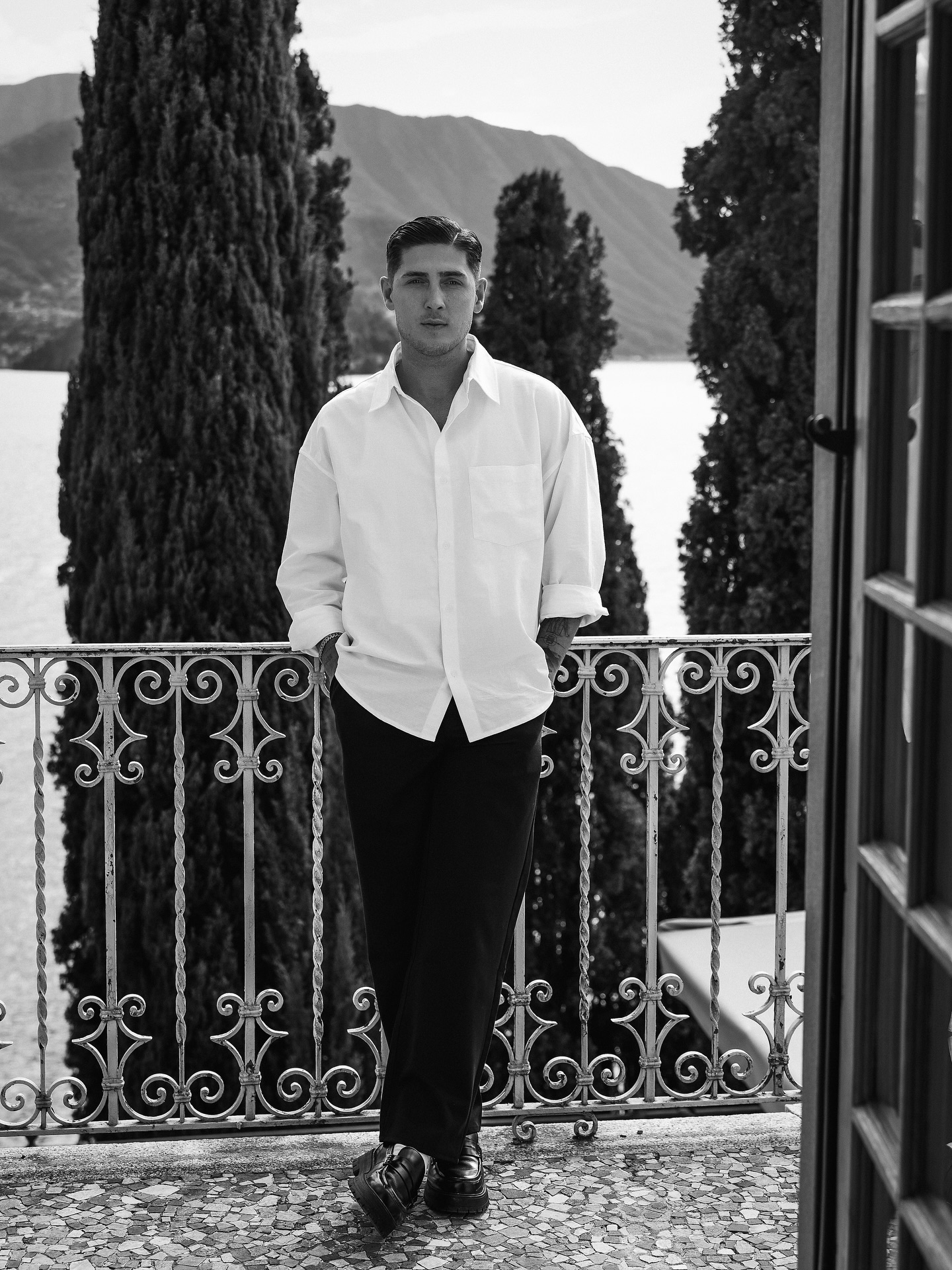 An alle, die dieses Jahr vor meiner Kamera standen, die gelacht, getanzt, gefeiert haben.
Danke für euer Vertrauen und dafür, dass ich Teil eurer Geschichten sein durfte.
Ab Dezember bis März bin ich in Winterpause und mache keine Shootings. Ich hab quasi „Urlaub“ aaaaber für Paare, die 2026 oder 2027 heiraten, bin ich weiterhin für Consultation Sessions in dieser Zeit verfügbar 🫶🏼