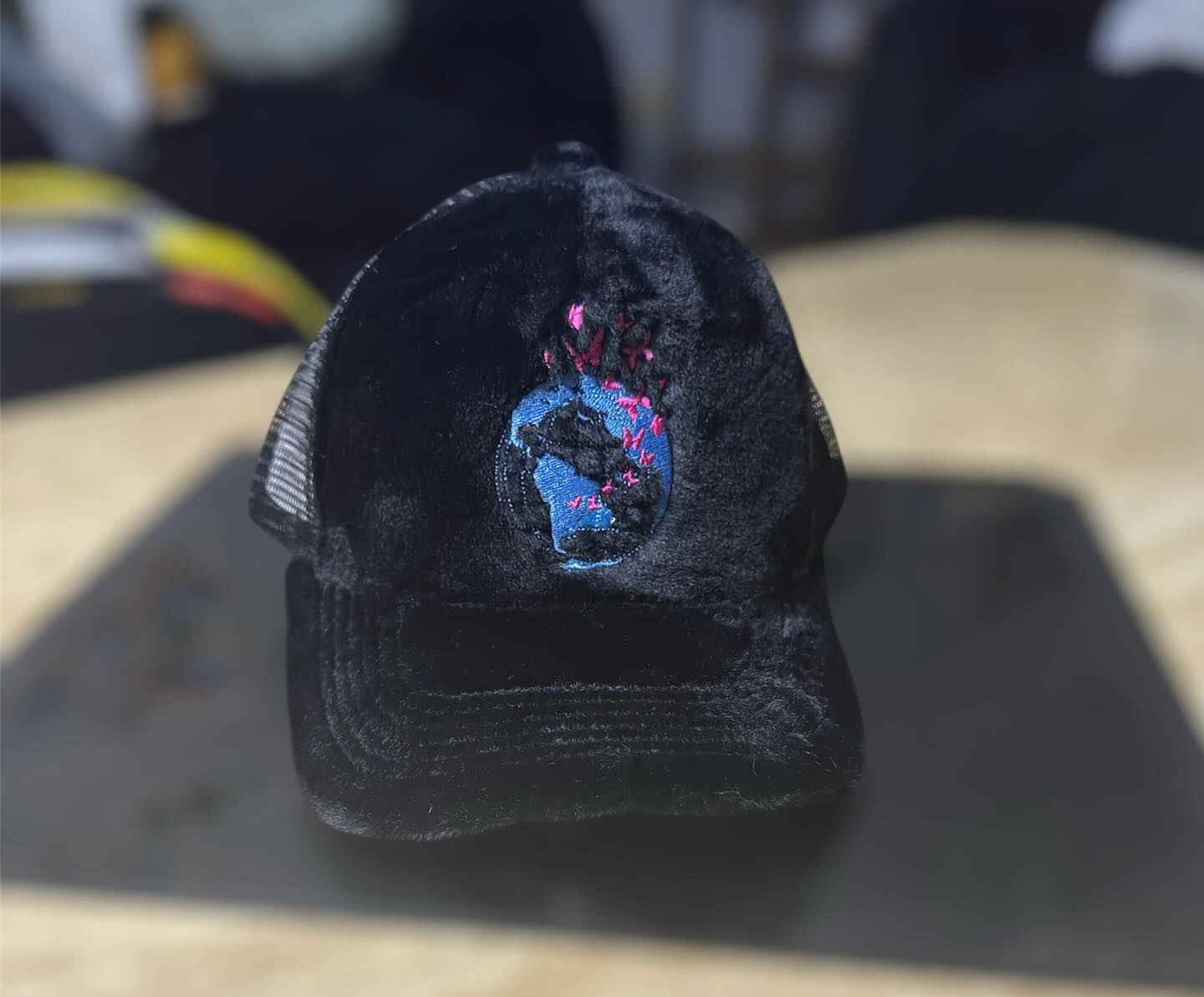 Midnight Bloom - Trucker Hat : For those who bloom under pressure. The Midnight Floral Skies hat captures strength, mystery, and motion — a reflection of hustle and peace all in one fit.
Don’t just wear the vibe — own it. Click the link and grab yours before they’re gone. Drop a 🚀
🖤 Plush black texture
🌍 Pink butterflies meet a blue world design
⚡ Statement energy for any outfit
#fashion #truckerhat #yumegraphix #streetwear #streetfashion #casualstyle #custommade #fauxfur #linknabio #limitededition #clothingbrand