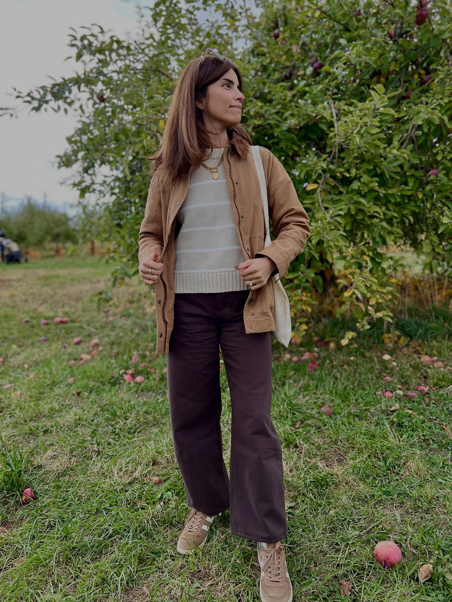 Fall things 🎃🍁🍎 and what I wore to the apple orchard.
.
.
Cosas de Otoño y como me vestí para recoger manzanas.