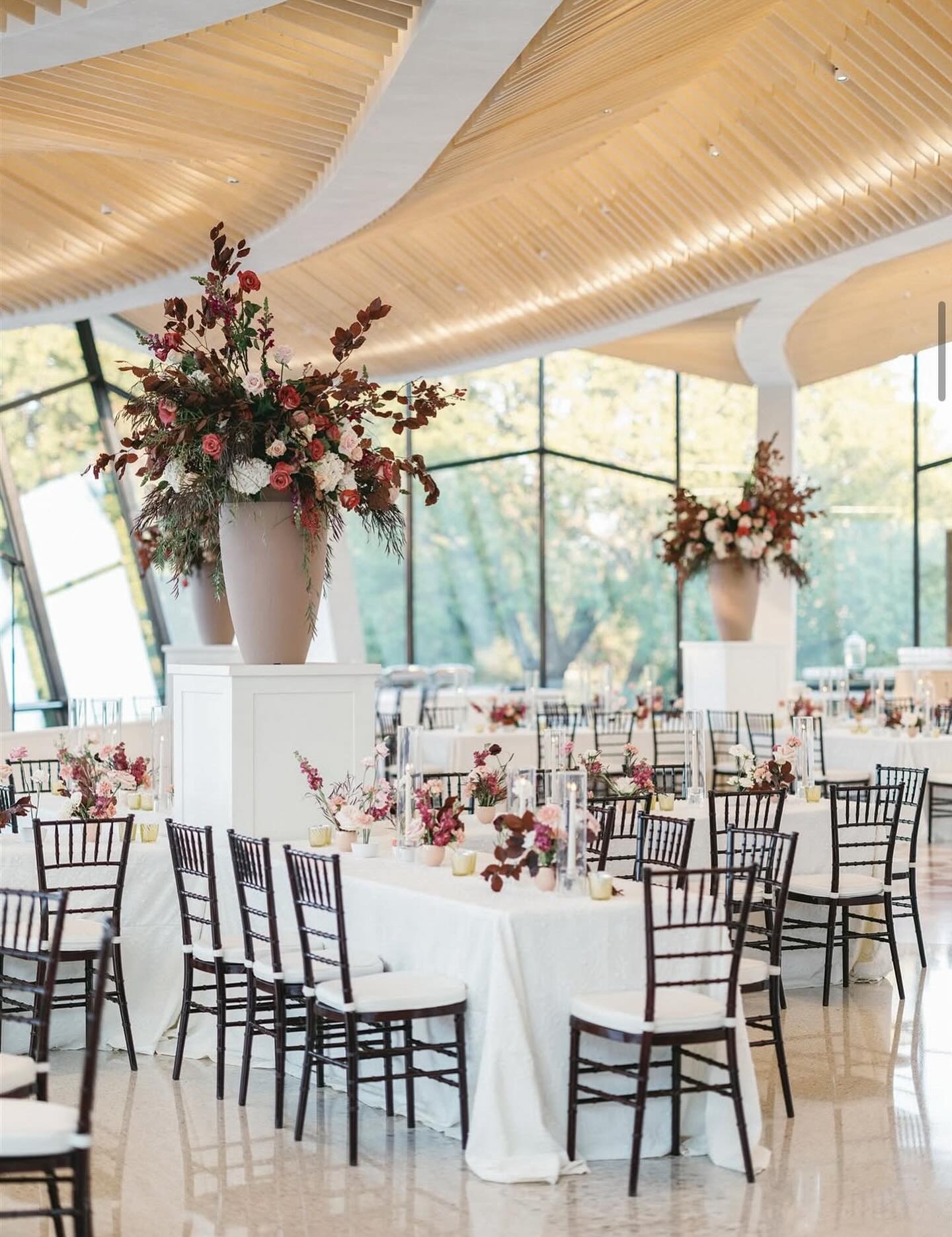 This is what happens when all hands (and a lot of passion) come together.
VENDORS:
Planning + Design: @gretchenlarkanevents
Production Design: @cae_lr
Floral Design: @tanarahluxefloral
Photography: @erinwilsonphoto
Videography: @mcheeze
Venue: @arkmfa
Rentals: @eventology_us