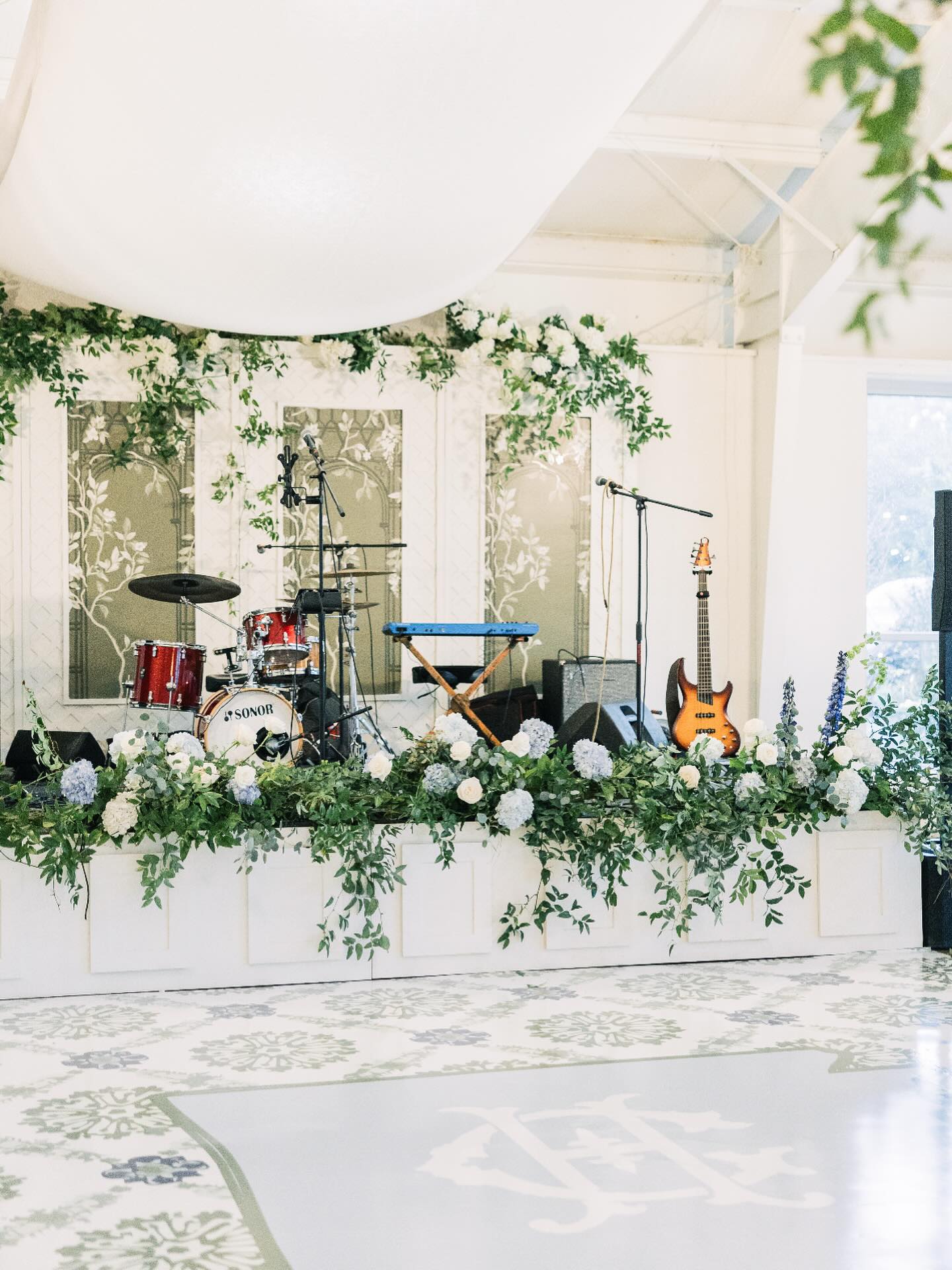 Elegance meets innovation. That’s the CAE difference.
VENDORS:
Planning + Design: @lesleywithrowdesigns
Production Design, Custom Rentals & Vinyl: @cae_lr
Floral Design: @norwooddayfloralco
Photography & Videography: @blackhousestudios_
Entertainment: @diamondempireband
Venue: @coldspringsevents
Rentals: @whitedoorevent @eventology_us