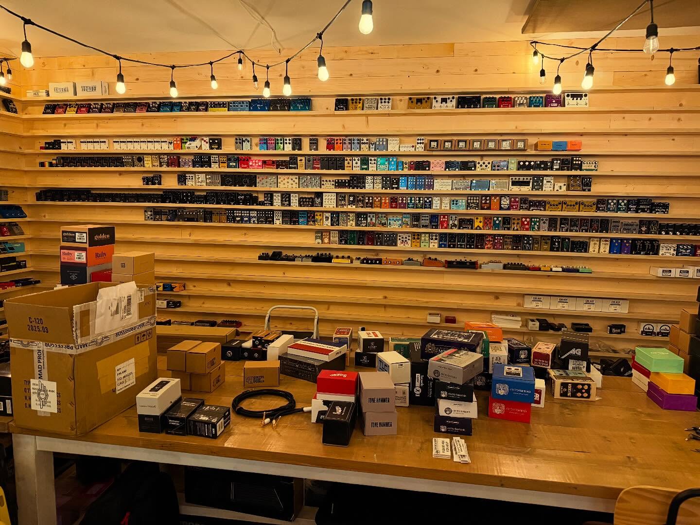 Rebuilding the Wall of Tone!
We’ve been reorganizing and making space for some new pedals. Tag a brand you’d like to see join the Wall of Tone at GB Music & Sound, Canada’s destination for gear.