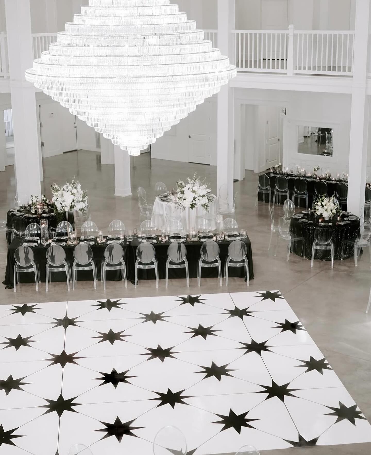 A floor that sets the tone…literally.
VENDORS:
Planning + Design: @gretchenlarkanevents
Production Design: @cae_lr
Floral Design: @bearded.bouquet
Photography: @jennymartinphoto
Venue: @legacyacresar
Rentals: @eventology_us