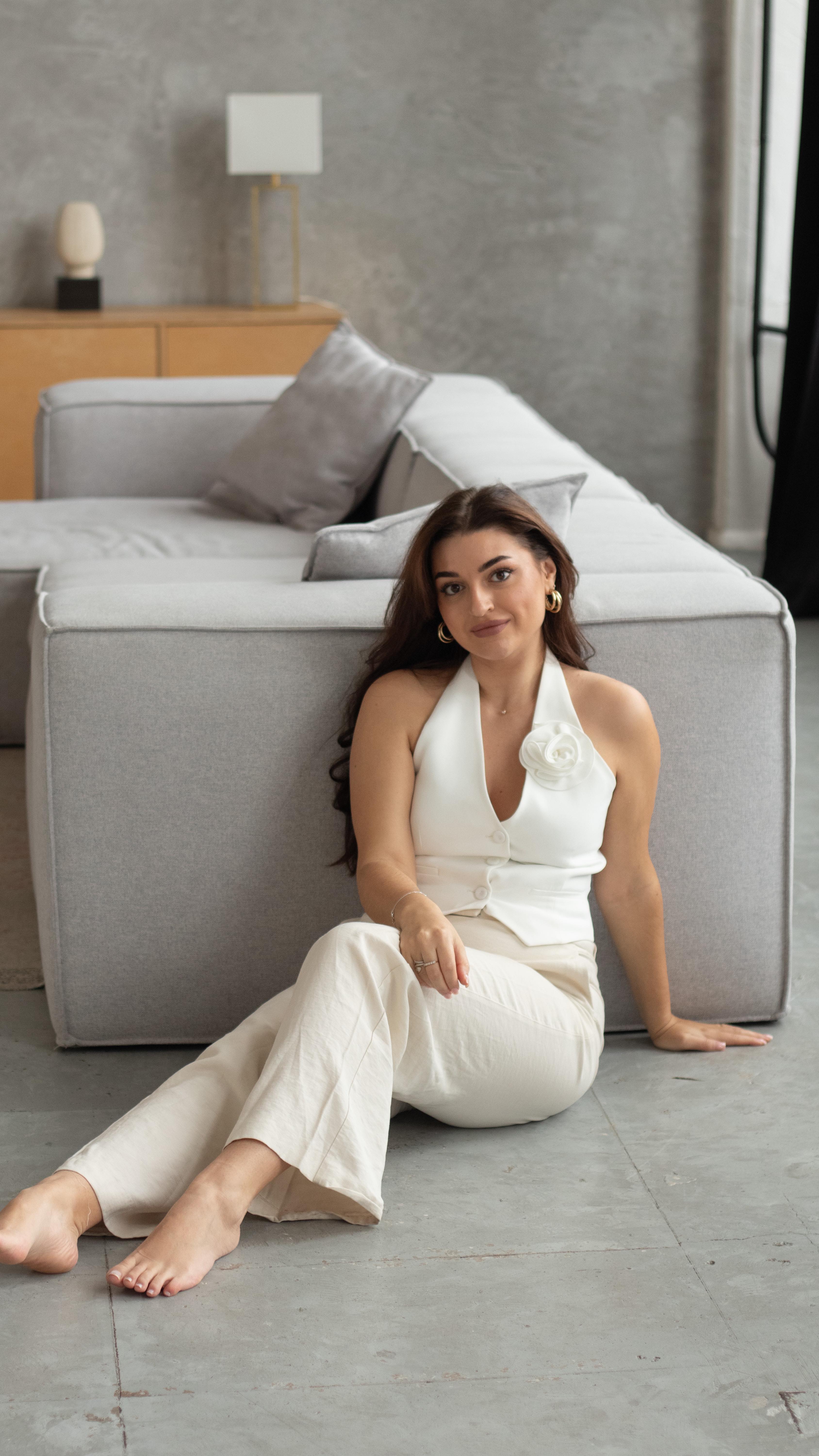 Partie 2 Les préparatifs continuent… 🤍
Entre les clientes, le local, les colis et les petites courses,
les journées sont bien remplies 😅
Petit à petit, La Crème de la Crème – Paris prend forme 🌿#lacremedelacremeparis #parisbeauty #russianmanicure #nailtechparis #nailsparis #nailartistparis #behindthescenes #beautystudio #slowluxury #parisvibes #smallbusinessparis #femalefounder #beautyjournal #softaesthetic