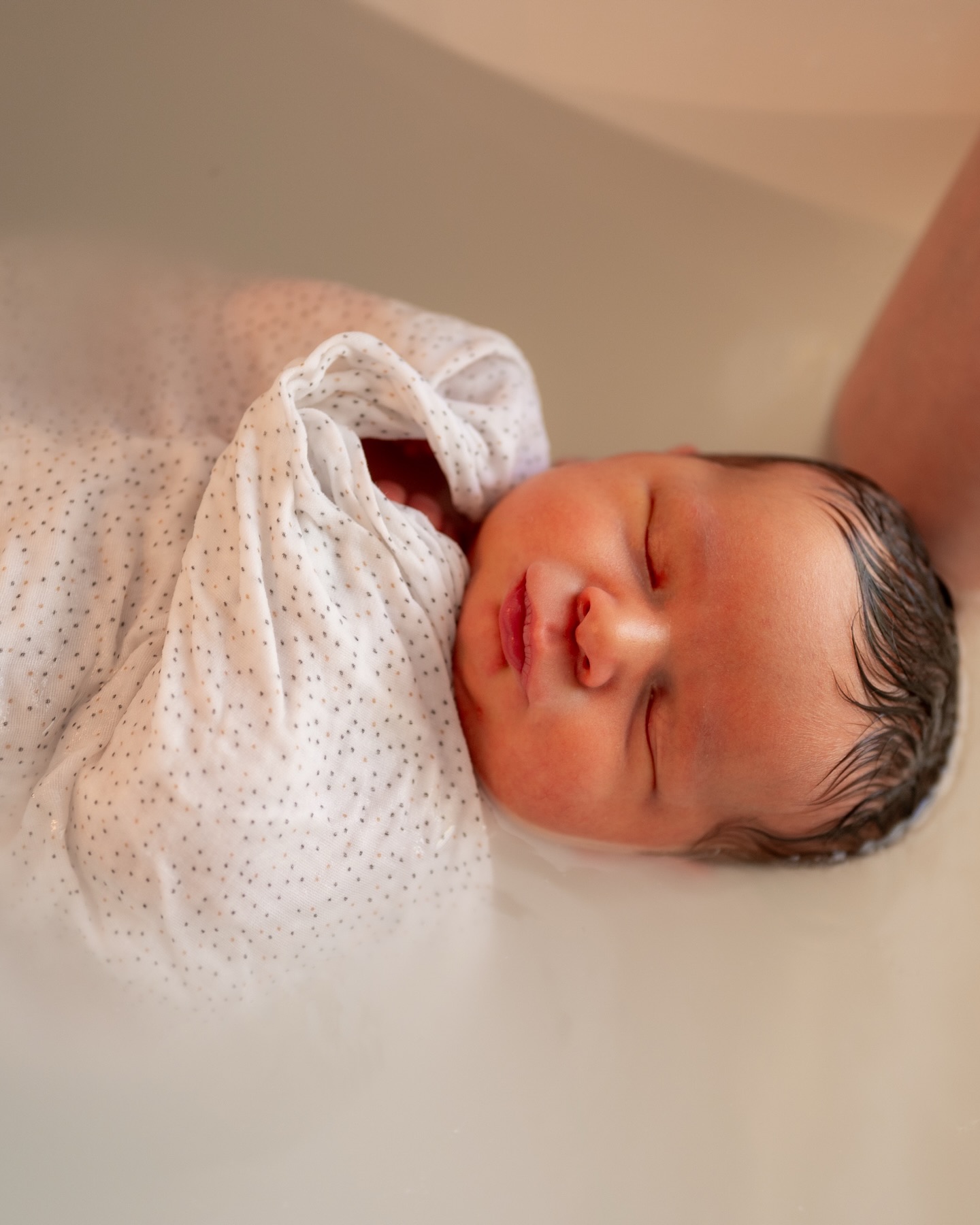 Thalasso Bain Bébé de Simon ✨
Réalisé par la talentueuse @_mummy_and_co, ce moment a été rempli d’émotions, de douceur, d’apaisement et de partage.
Merci de m’avoir invitée à immortaliser ces instants 🫶🏻
.
.
.
#shootingnaissance
#shootingnaissancetoulouse
#shootingnouveauné
#naissancetoulouse
#tbb