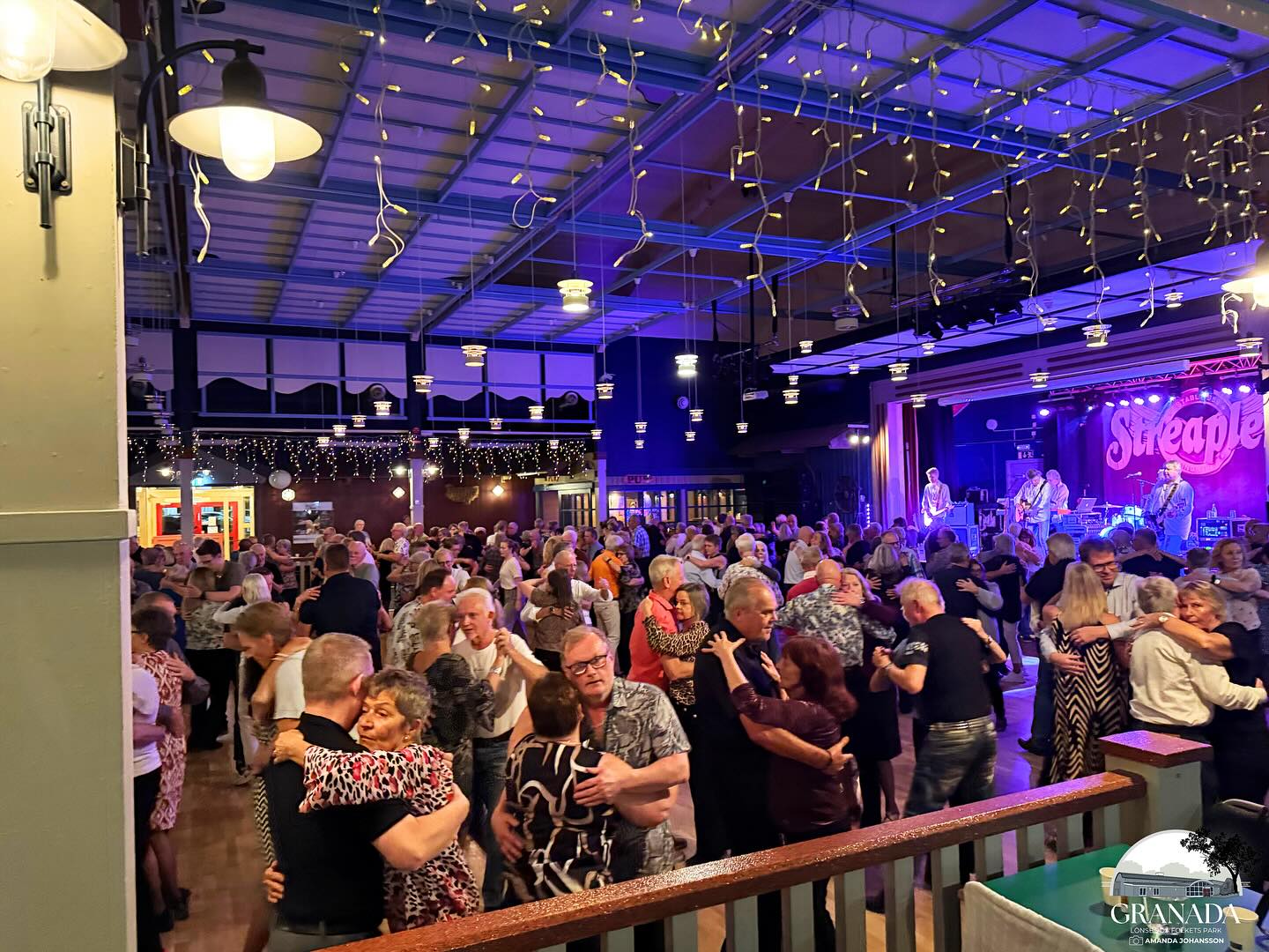Wow vilken kväll vi fick igår med Streaplers. Säsongsbästa! Tack orkester & alla dansare för en fantastisk afton 🩷
#granadalönsboda #folketspark #lönsboda #streaplers #söndagsdans