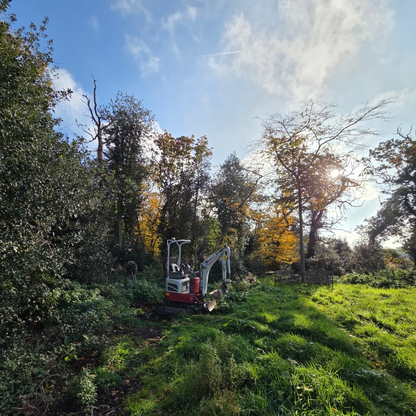 Site prep this morning in Ellingham, clearing and levelling the area ready for ground screws next week! 🙌
#readgardenrooms #gardenroom #homeoffice #artroom #homestudiolife #norfolk #suffolk #gardenbuildings