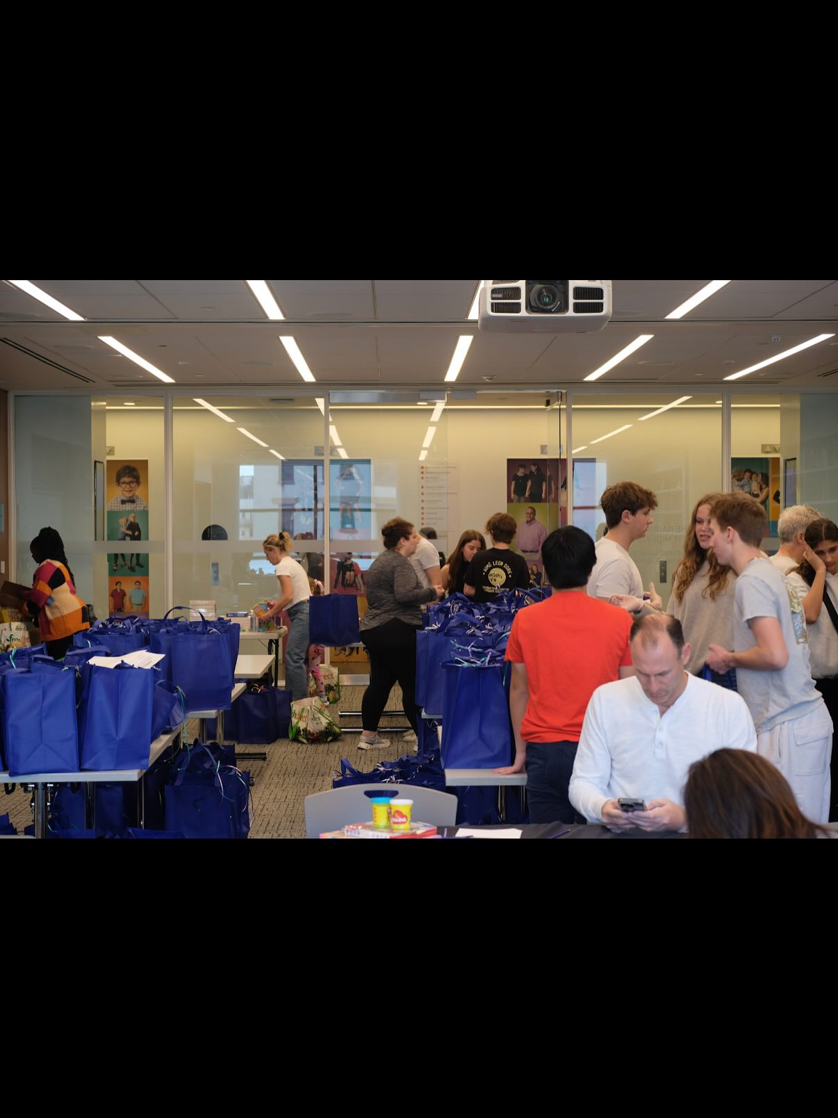 We are proud to announce that our first Packing Party sent 260 kits to 260 pediatric patients at Hassenfeld Childrenās Hospital at NYU Langone. A special thanks to everyone who participated by packing kits or through donations. You all helped improve the lives of many patients and their families. If you are interested in getting involved please visit asparktoinspire.org! #youcanmakeadifference #mentalhealthsupport #childrenshospital