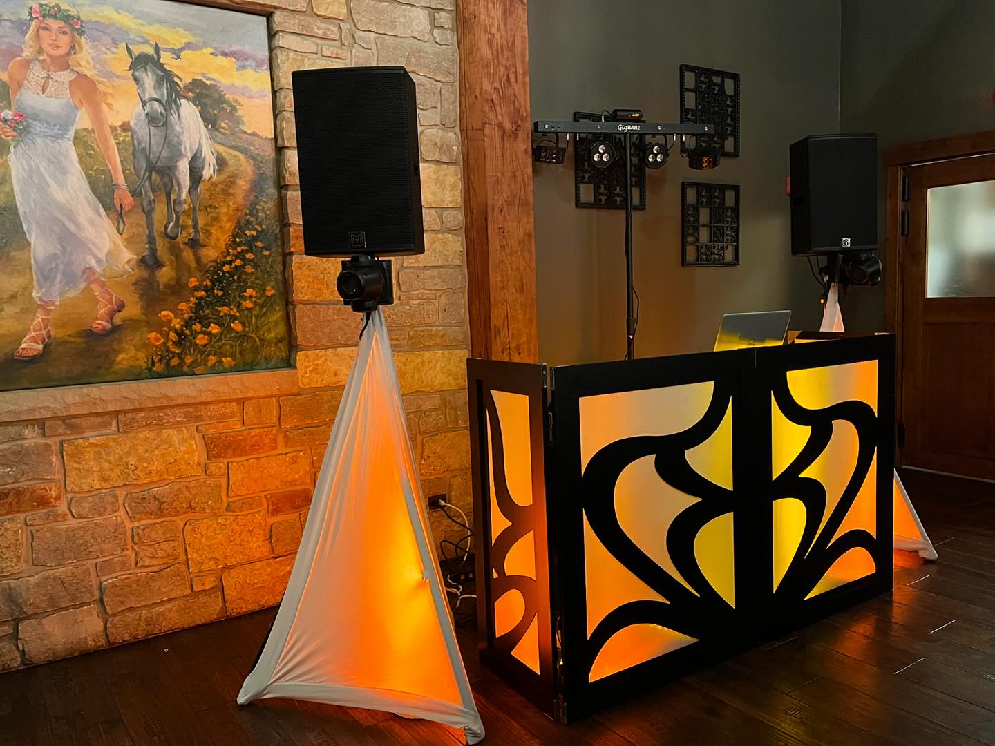 This was a great venue up near Waukeegan and we made it all work for a ceremony, cocktail and reception in the same space. Best part? The groomโs name was Grant ๐๐๐ congrats to him and Samantha ๐ฅ