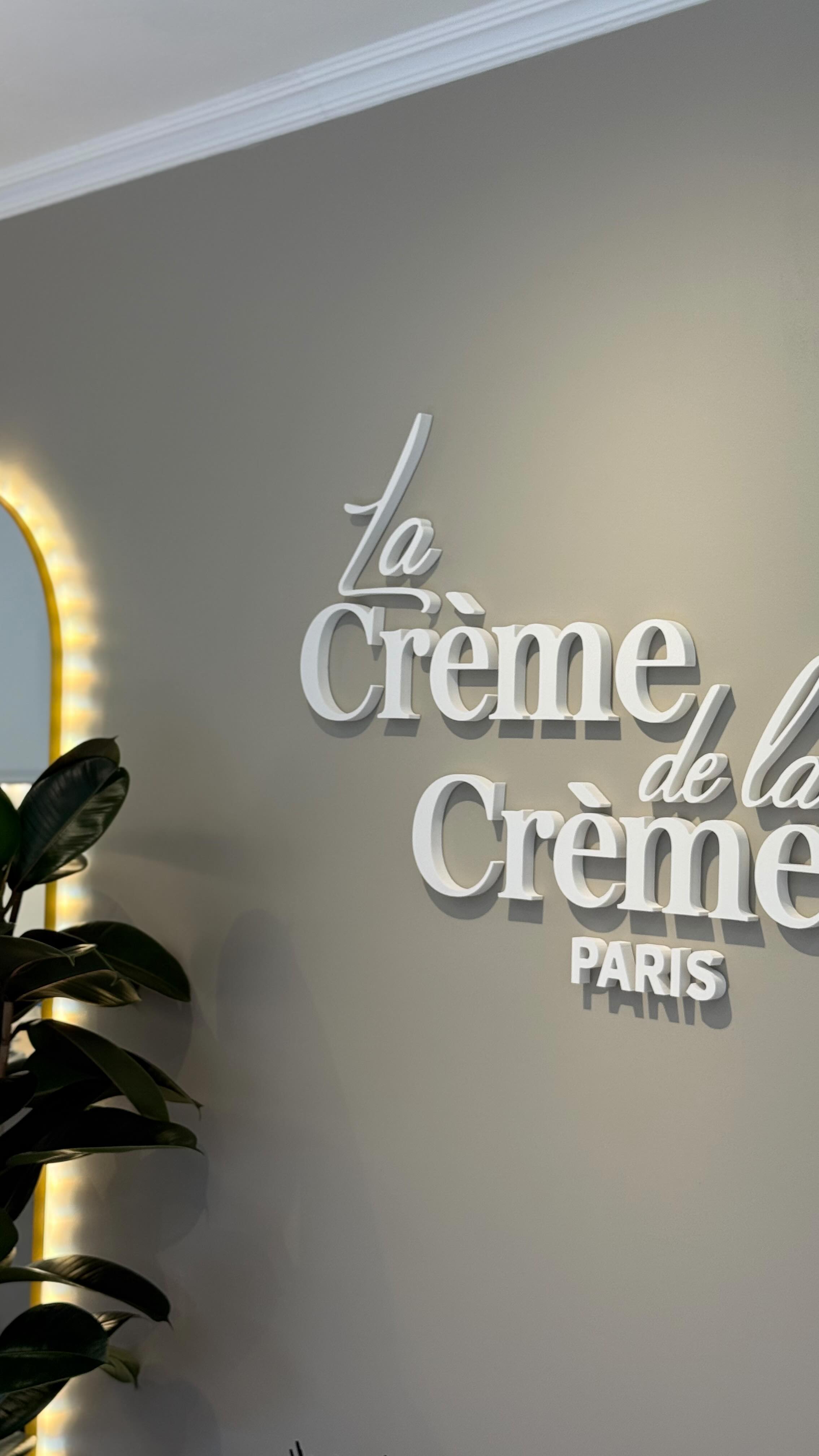 Ce moment le plus émouvant 🥹🤍 tellement reconnaissante pour tout 🙏
#lacremedelacremeparis #brandreveal #parisbeauty #manicurerusse #nailartistparis #luxurynails #slowbeauty #newchapter