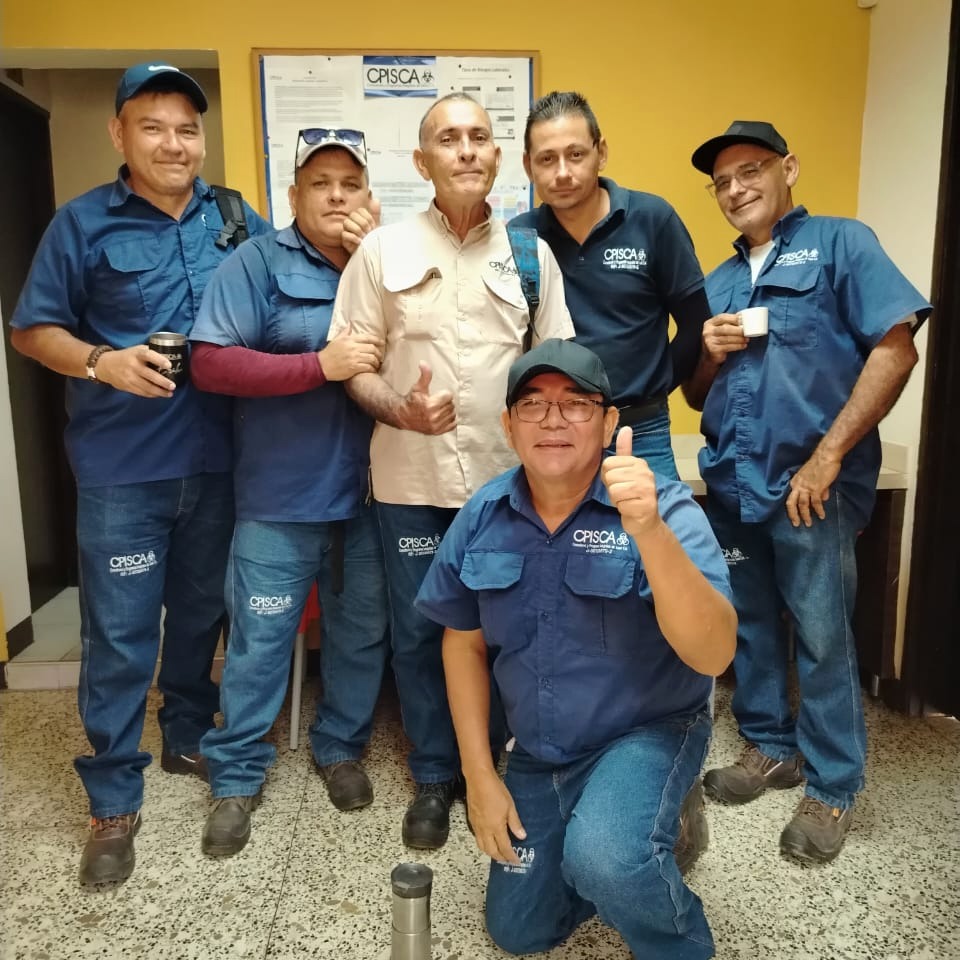 ¡El corazón de nuestras operaciones late al ritmo del compromiso! 🚀 Cada amanecer, este equipo de campeones se levanta con una energía inquebrantable para asegurar que cada unidad de recolección llegue a su destino. Ellos son los héroes detrás del transporte, los que hacen posible que todo funcione. ¡Su dedicación nos inspira a todos! ¡Gracias por su arduo trabajo! 💪 #EquipoDeOperaciones #Compromiso #TrabajoEnEquipo #HéroesDelDíaADía