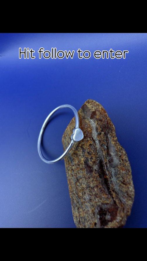 *UK Only*
A wee Sunday competition for this lovely, delicate sterling silver heart ring. UK size 'P' (you do not win the amber it's resting on, I've already set fire to that in the process of making a pendant!)
Hit 'follow' and comment ❤️ to be in the draw.
Randomly selected comment will be DM'd for mailing address -no alternate sizes or products available - just this wee gorgeous heart, looking for a home. 💍🩶
Competition closes 22 November :)
Good luck! If you miss out, you can always visit my site and buy yourself one 😁
#scotland #sterlingsilver #silverjewellery #competition #bling