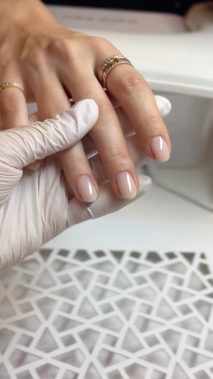 Le nude parfait ✨
#manicurerusse #manicurerusseparis #nudecolor #nudenails #thenude #perfectnude #nudenailpolish #nudelook #luxurynails #nailartistparis #nailqueen #parisbeauty #frenchnails #nailinspo #nailgoals #softnails #minimalnails #cleanlook #beigenails #cremenails #nailtrends2025 #lacremedelacremeparis