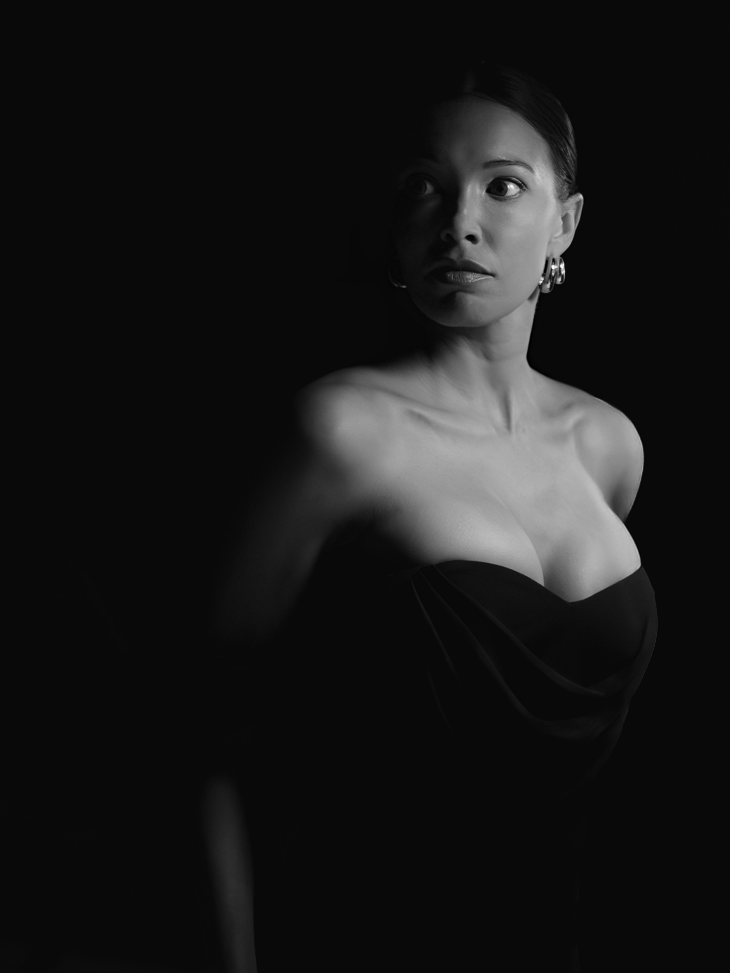 Hotel Nôir ~ @aaronterencehughes 🖤
@philsaundersphotography 📷
#fragrance #perfume