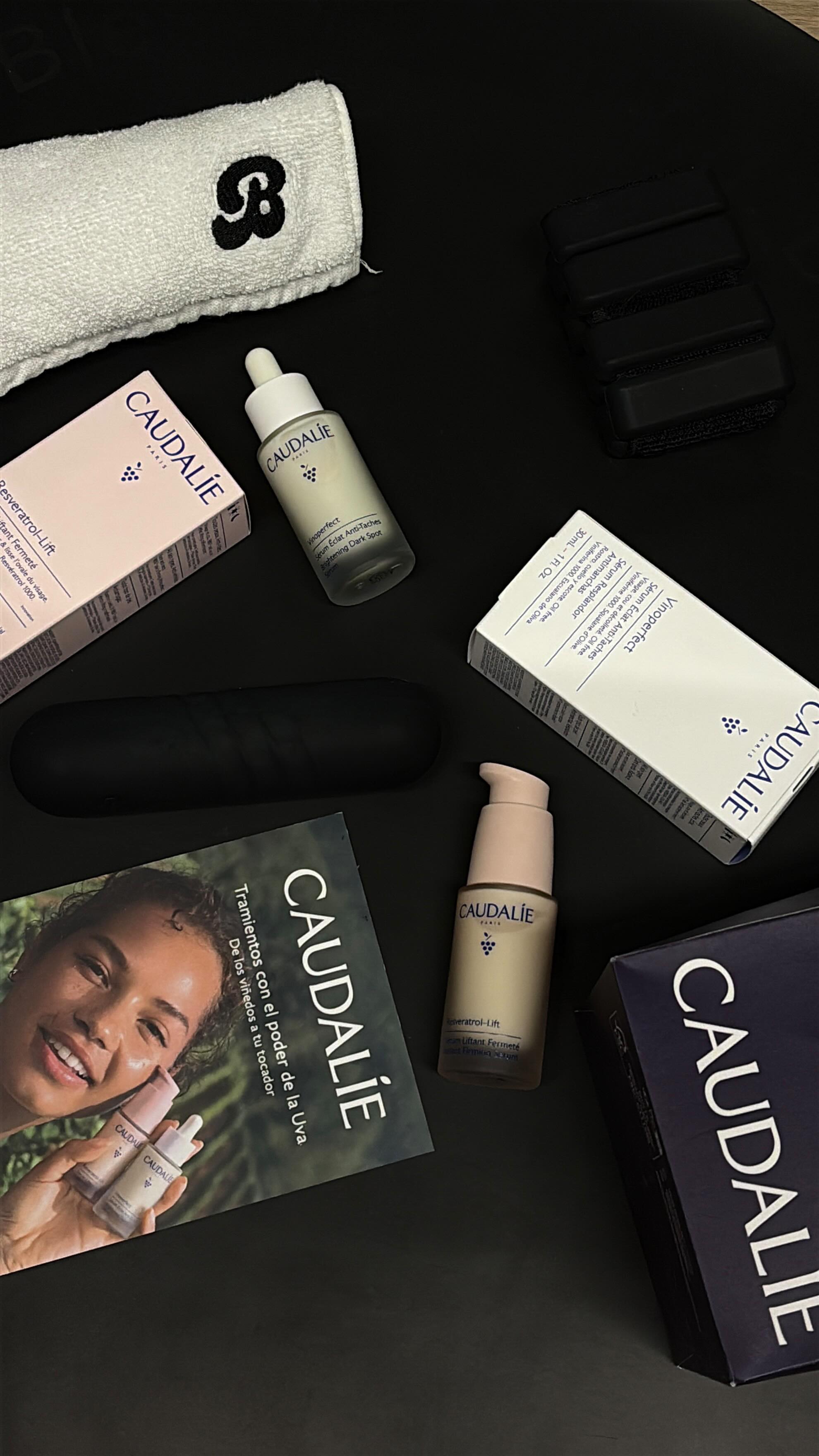 El plan perfecto 🍇✨ Bless x Caudalie
movimiento y mucho skincare en una clase pensada para que salgas radiante. 💜✨
Todo lo que recibes:
• Gifting Caudalie con valor aprox. de $3,500 (sí, trae un suero y más cositas).
• Experiencia sensorial con producto durante la clase.
• Bebida especial Caudalie.
• Botella de agua.
• Detalles sorpresa ✨
Precio: $390 — y ya incluye absolutamente todo.
¿Cómo apartar tu lugar?
1️⃣ Entra a nuestra página.
2️⃣ Compra tu paquete “Bless x Caudalie”.
3️⃣ Después da clic en Reservar.
4️⃣ En fechas 20, 21 y 22 de noviembre encontrarás los horarios exclusivos de esta experiencia.
Lugares súper limitados.
Vive la clase, la energía… y el glow que se nota por fuera porque nace desde dentro. 💜✨