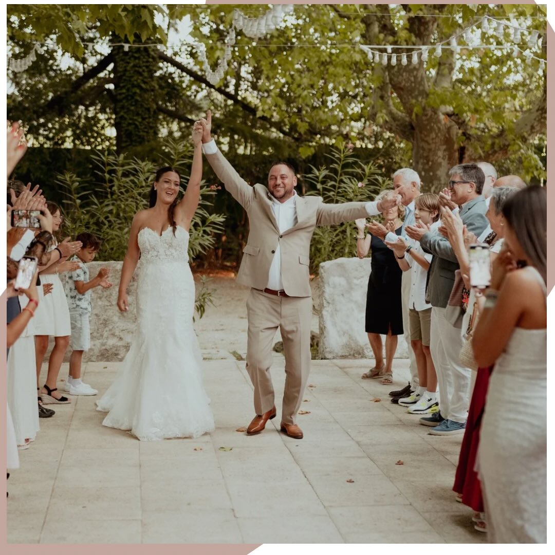 Le charme du Château sublime chaque instant partagé par nos mariés. ✨
Le Château de Nans – Mariages en Provence 🌿💫
Pour toute information ou demande de devis : contactez-nous en DM ou au 04 42 18 00 00.
📩 Réservez dès maintenant :
https://www.receptioncotejardin.fr/contact
Découvrez notre univers :
www.chateaudenans.com
#chateau #chateaudenans #provence #mariage #wedding #mariage2025 #mariage2026