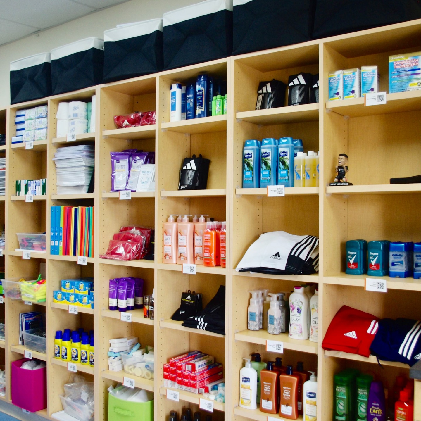 We're thrilled to celebrate the incredible work being done on the Hilltop by Student Success Stores. Their model of providing free, anonymous stores inside schools supports the work of the Envision Hilltop Plan.
Student Success Stores ensure every child starts the day healthy, confident and ready to learn with essentials like:
• Hygiene products 🧼
• Easy-to-eat food items 🍎
• School-code clothing 👕
• School supplies ✏️
They currently have stores at Wedgewood Middle School, Hilltonia Middle School, a newly opened store at West High School, and a fourth store opening soon at Briggs High School! We are proud to partner and support our community's youth.
#EnvisionHilltop #CommunityHubs #StudentSuccess #HilltopColumbus #EducationEquity #ColumbusCitySchools