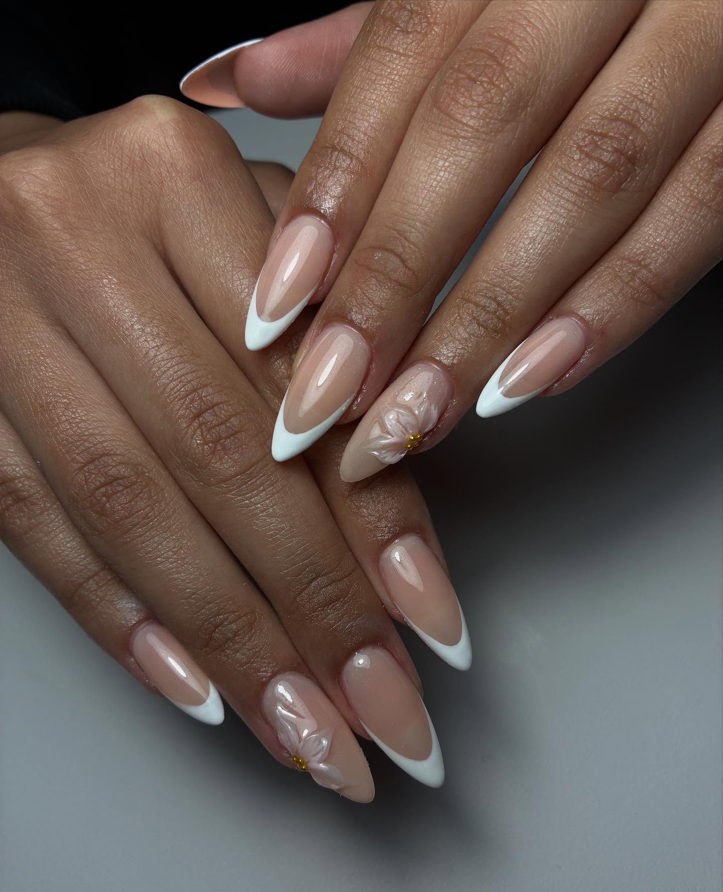 French nails 💕
.
.
#melbournenails #nailsmelbourne #frenchnails