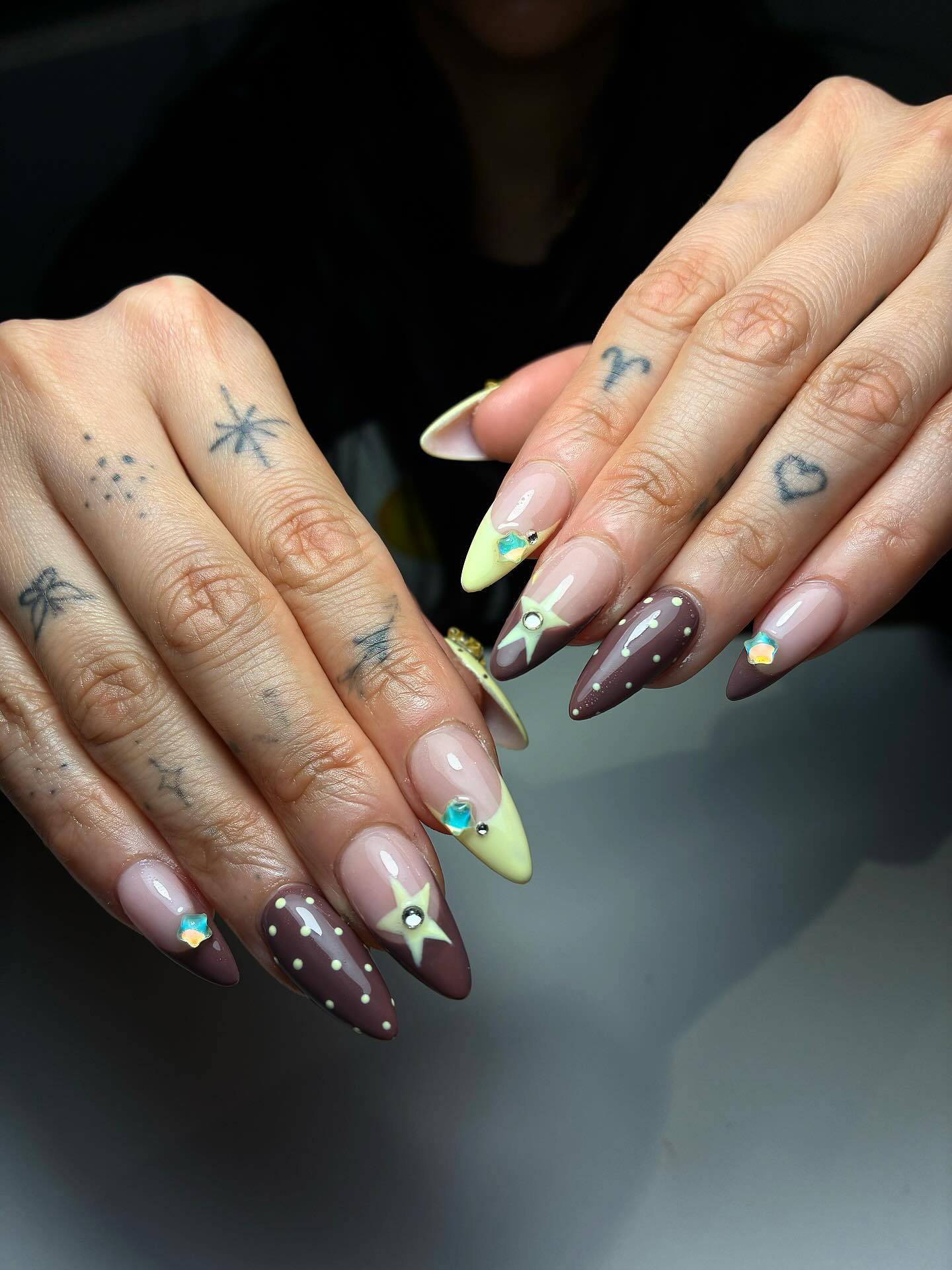 Poka dots design ⚪️⚫️
.
.
#melbournenailart #melbournenails #nails #nailsmelbourne #pokadotsnails