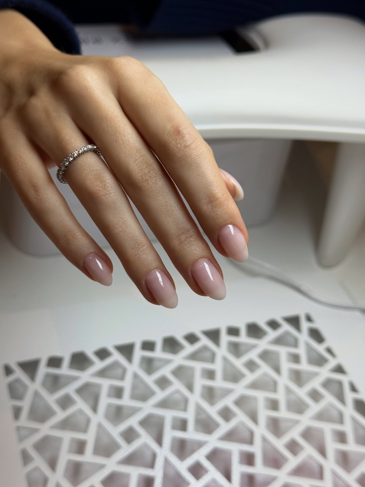 Perfect and clean 🫧✨
#manucurerusse #маникюрпариж #парижманикюр #onglesparis #париж #рaris #парижногти #ногтипариж #manucurerusseparis #русскийманикюрпариж #vernissemipermanent #parisongles #parismanucure #manucure #manucureparis #vernissemipermanentparis #semipermanentparis #russianmanucure #onglesparfaits #hailybiebernails
#perfectnails #christmasnails