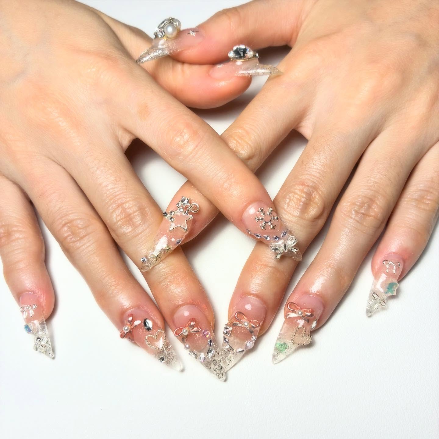 White Christmas ❄️
.
.
.
#christmasnails #nailsmelbourne #melbournenails #christmas #whitenails