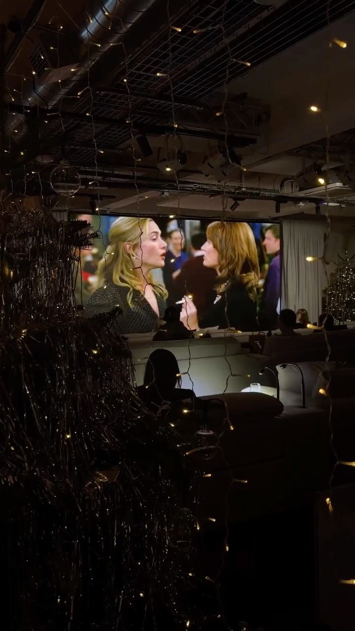 @sofaclub.uk x @thursdaydating
THE HOLIDAY screening @theministry.london we set the mood and captured a moment ✨
Are you living like Amanda or Iris?
We worked with @theysaystudios to create a moment to remember for 2 brands, we produced and created 3 photo moments to capture those dating…
Recreating the iconic living rooms for both Amanda and Iris with a nod to the local shop too!
Fully Branded cushions popcorn goody bags baubles & bakes… bespoke drinks and light bites… with the sound of Christmas as you arrive by candle light with garlands trees and fairy lights across the venue ✨
Thank you @theysaystudios and Nina what a dream project to be a part of!
Team @kyras.time @tanyateden with set dressing support @myonceuponateaparty
Full Foliage @charlesandfaye
Branded items @pikpikpowsigns @amber_signs @jupitervisualcommunications
Venue @ministryvenues
Bespoke stencils @michelles_makes_
Trees @christmastreeplace
a little nod to @cedar.villagestore.coffee for bring our little store inspo too!
#theholidayscreening #theholidayfilm #theholiday #setdressing #production #thursdaydating #sofaclub #sofaclubxthursday #ministryvenues #setdresser #producingevents #setdress